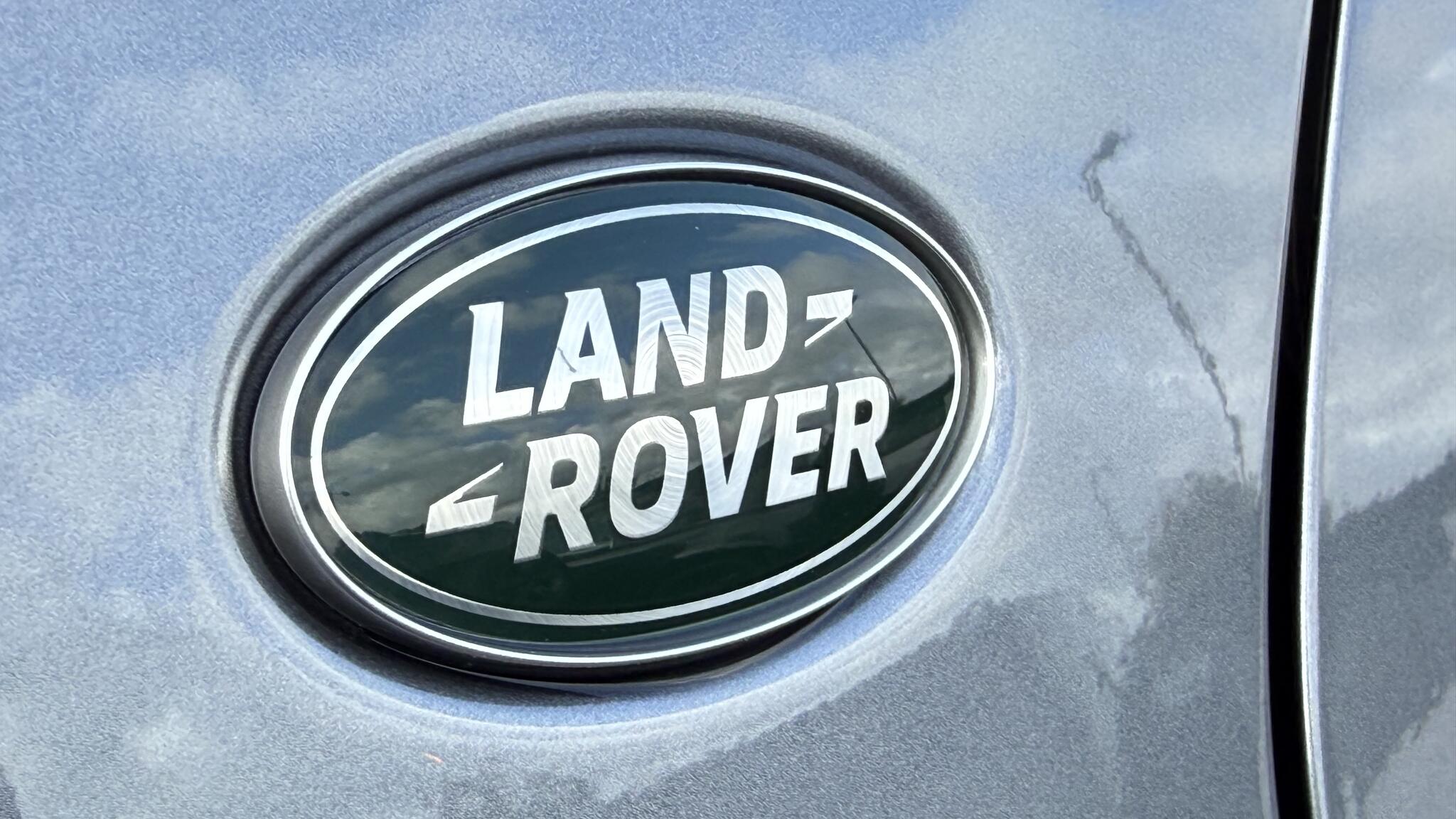 Land Rover Discovery Sport view 29