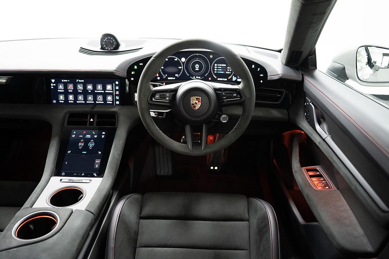 Porsche Taycan view 8