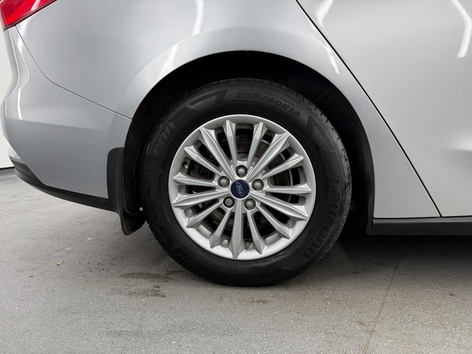 Ford Focus view 21