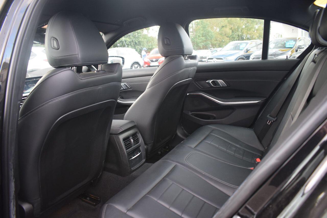 BMW 3 Series view 18