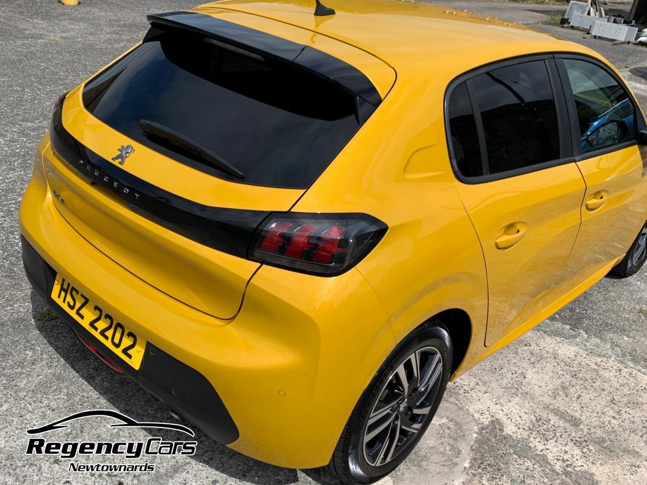 Peugeot 208 view 9