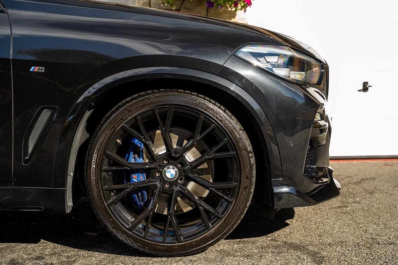 BMW X5 view 4