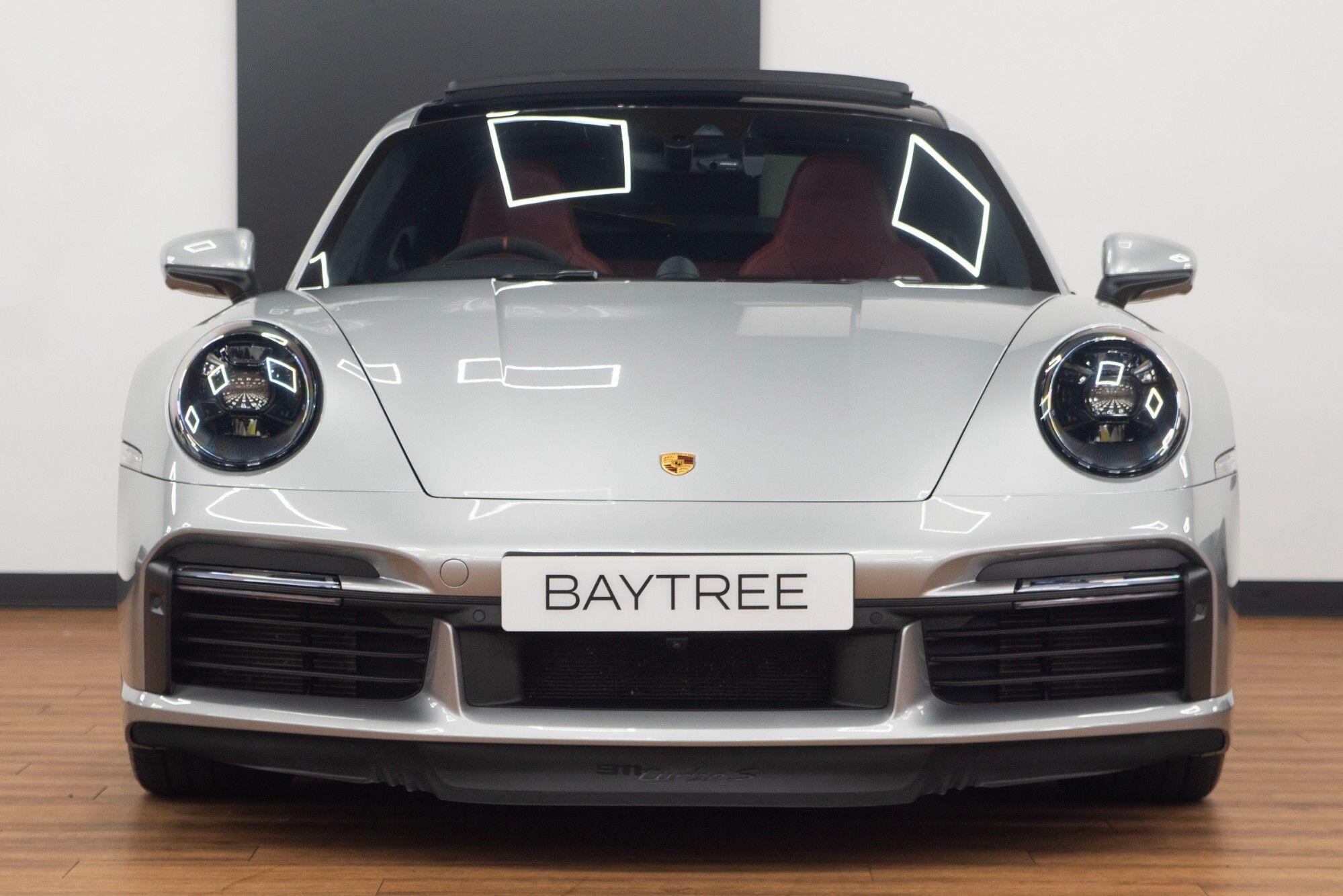 Porsche 911 view 8