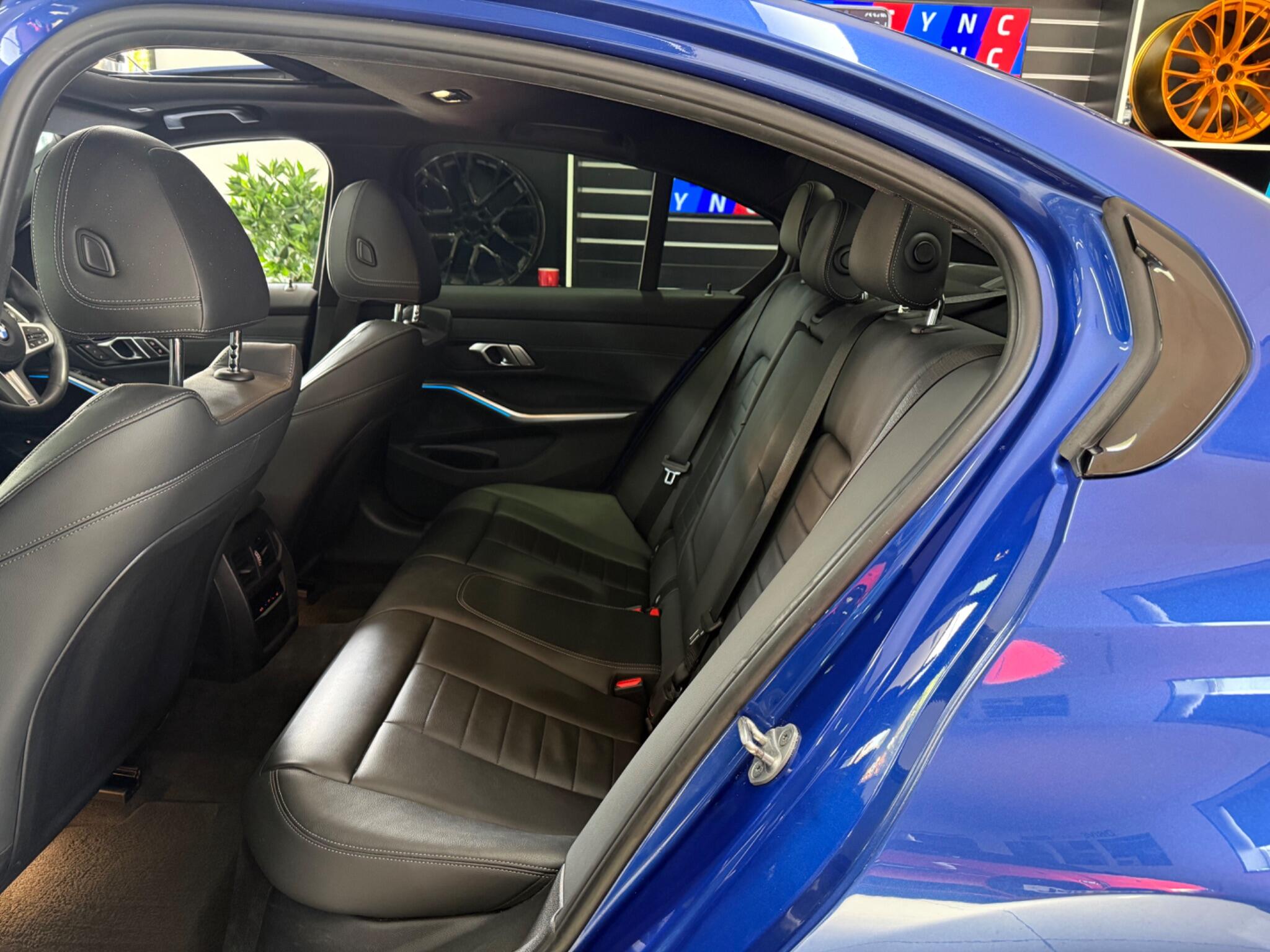 BMW 3 Series view 32