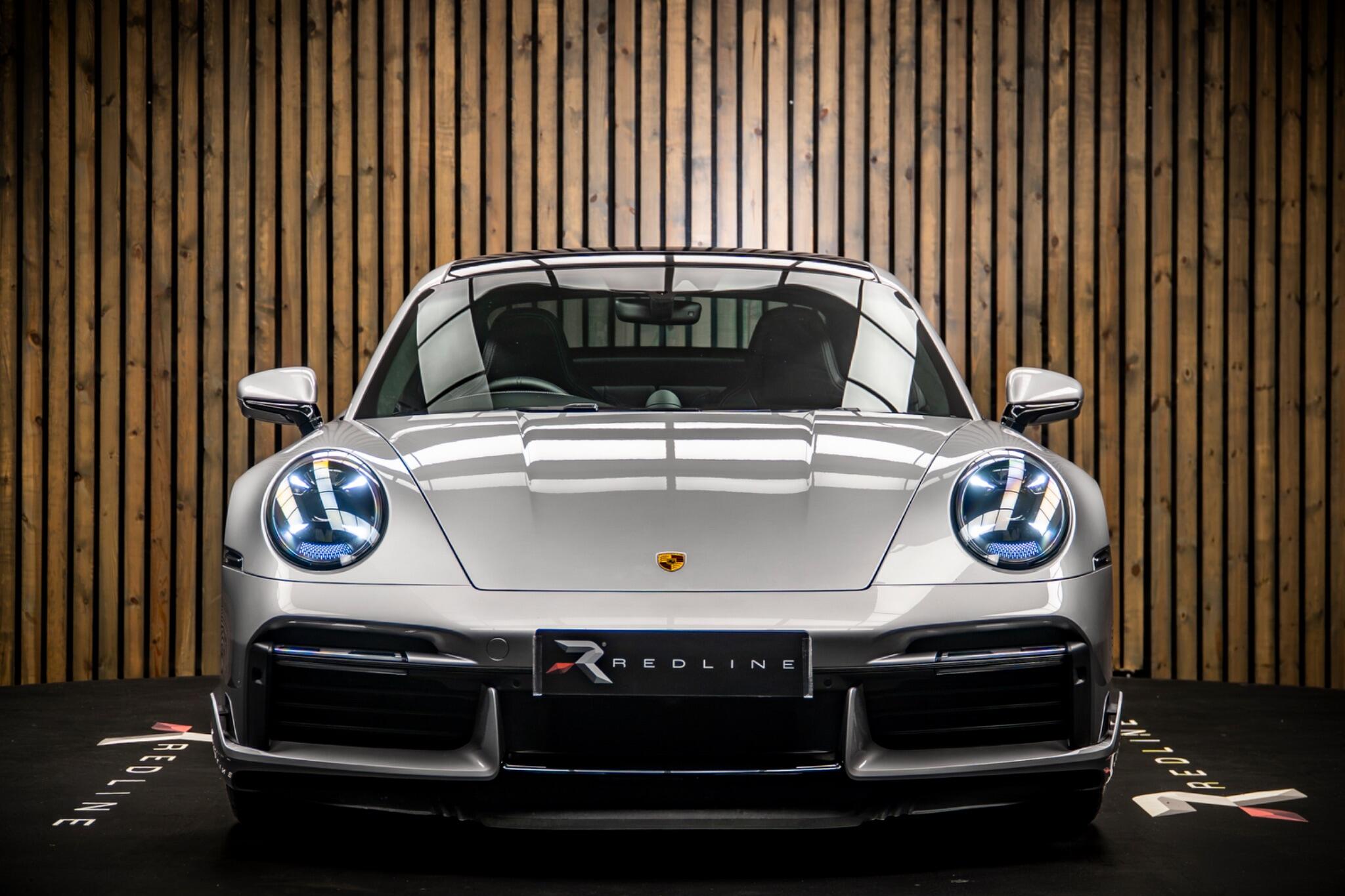 Porsche 911 view 5