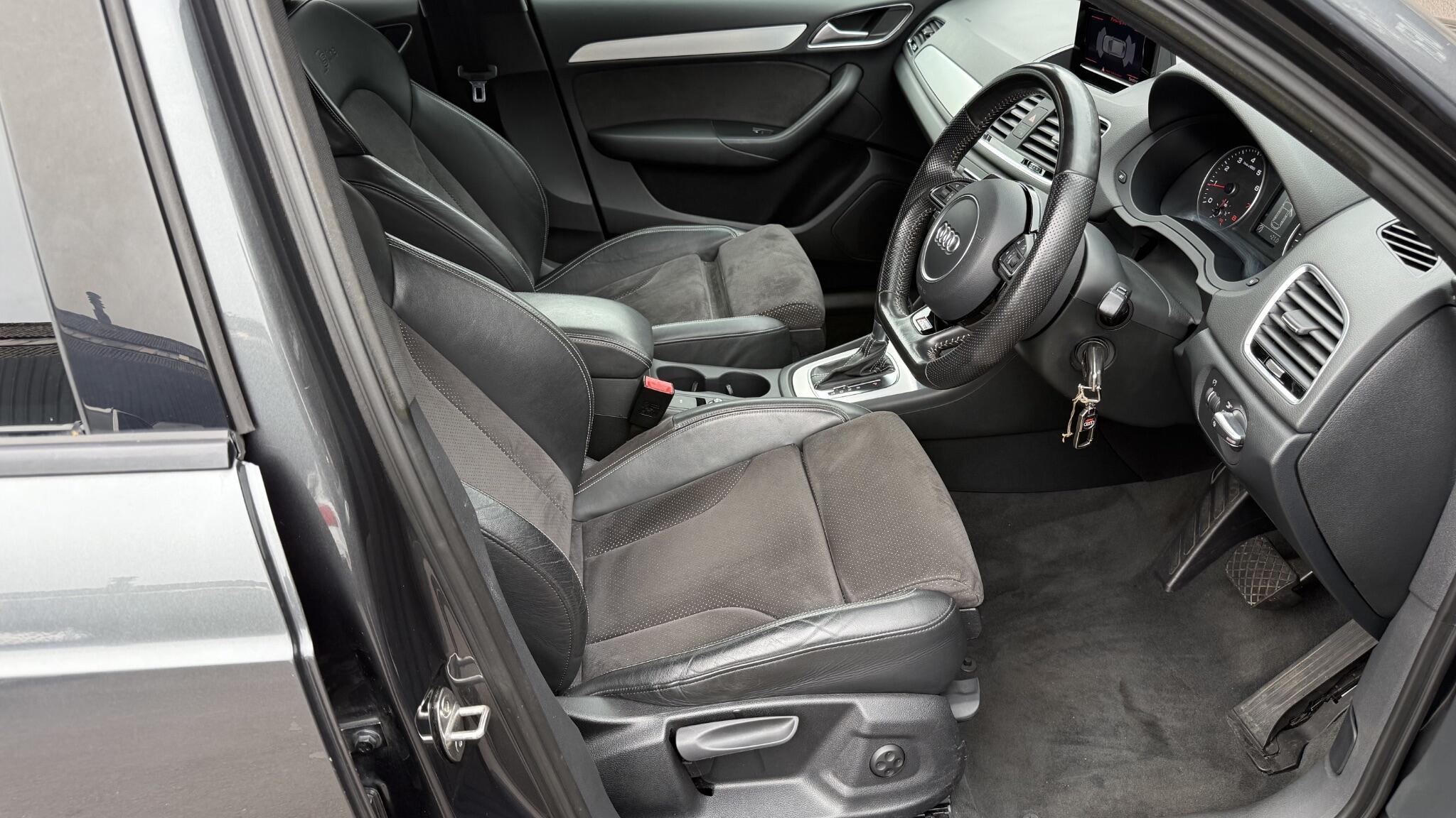 Audi Q3 view 23