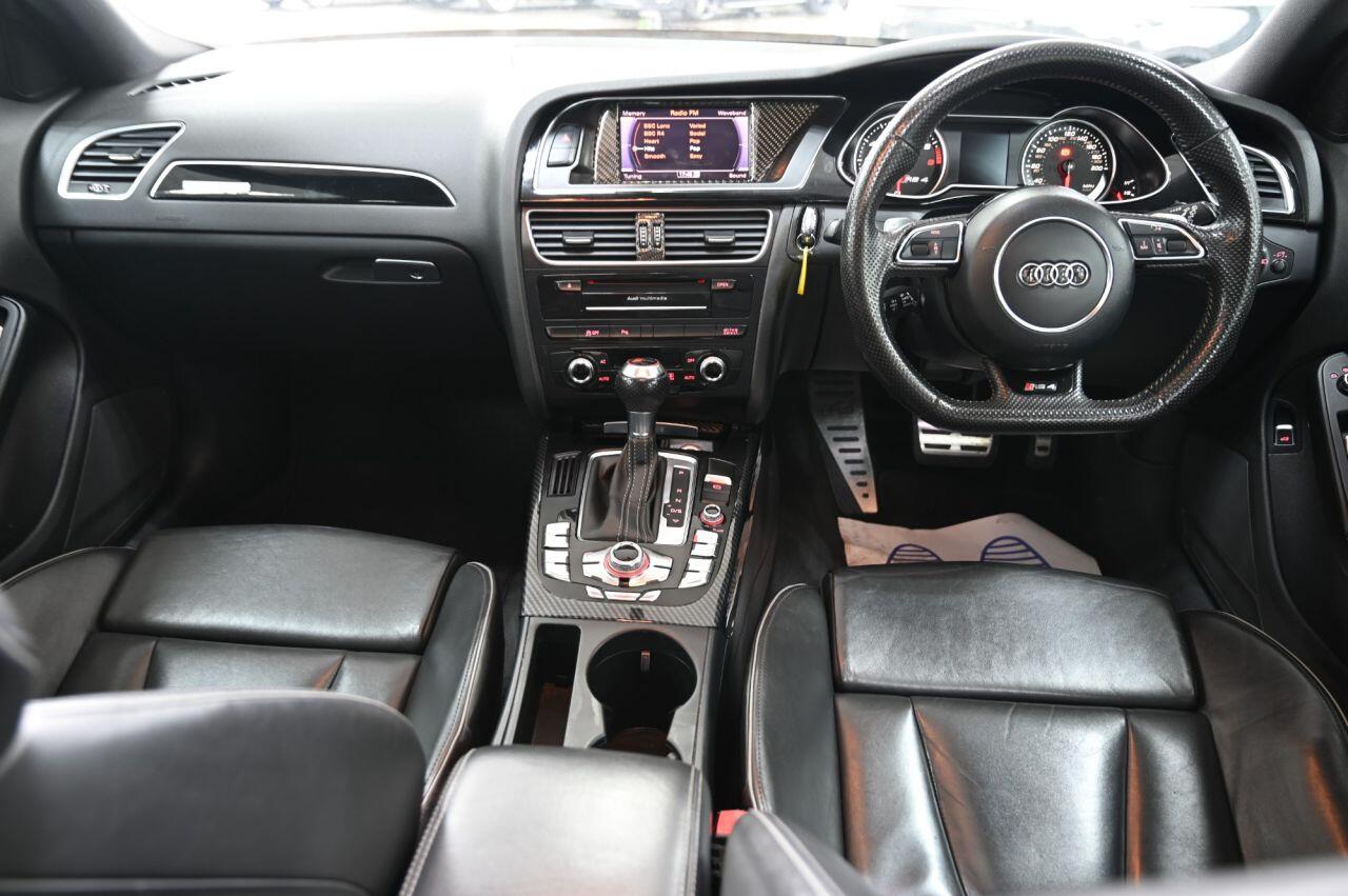 Audi RS4 Avant view 14