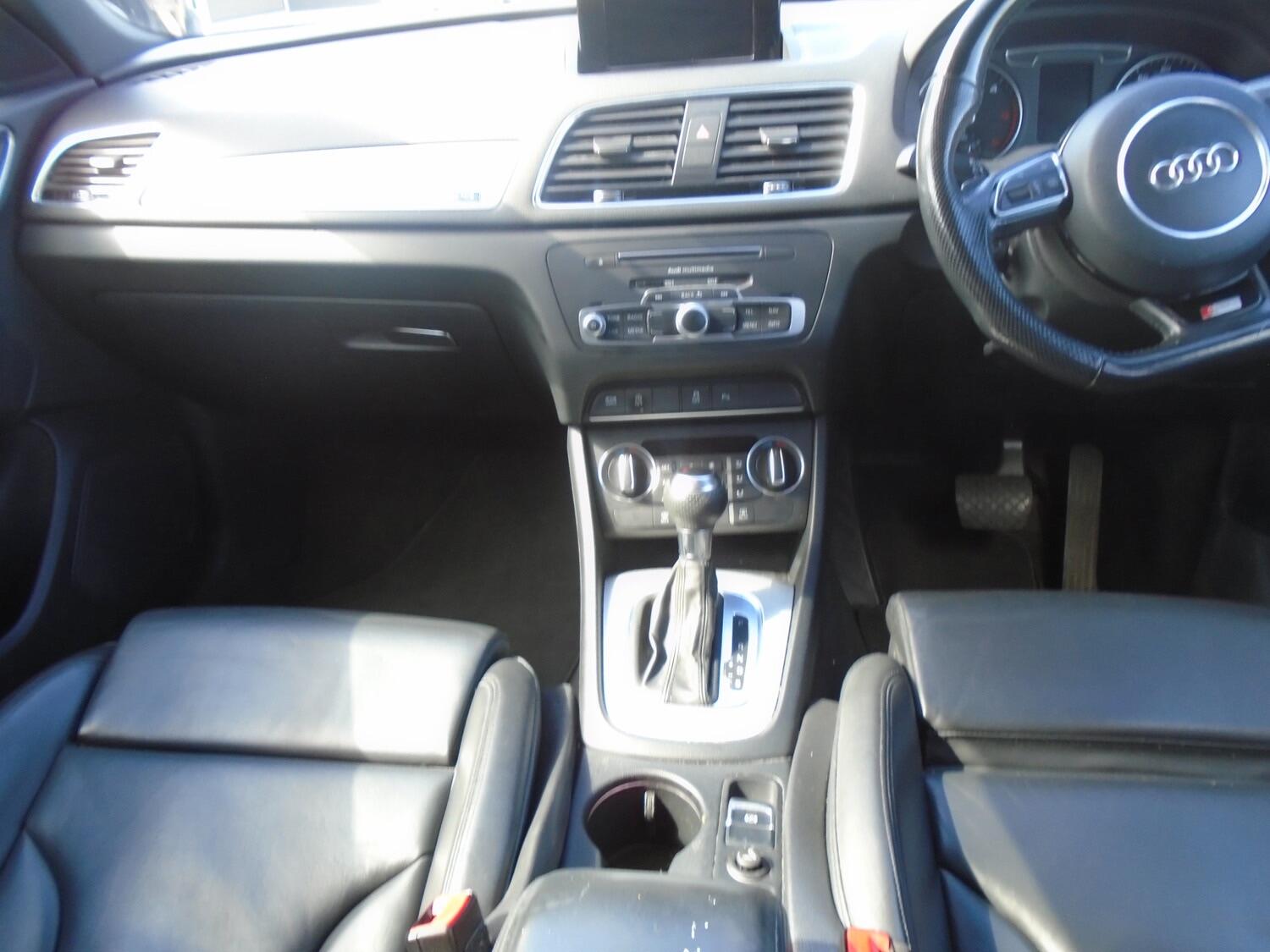 Audi Q3 view 10