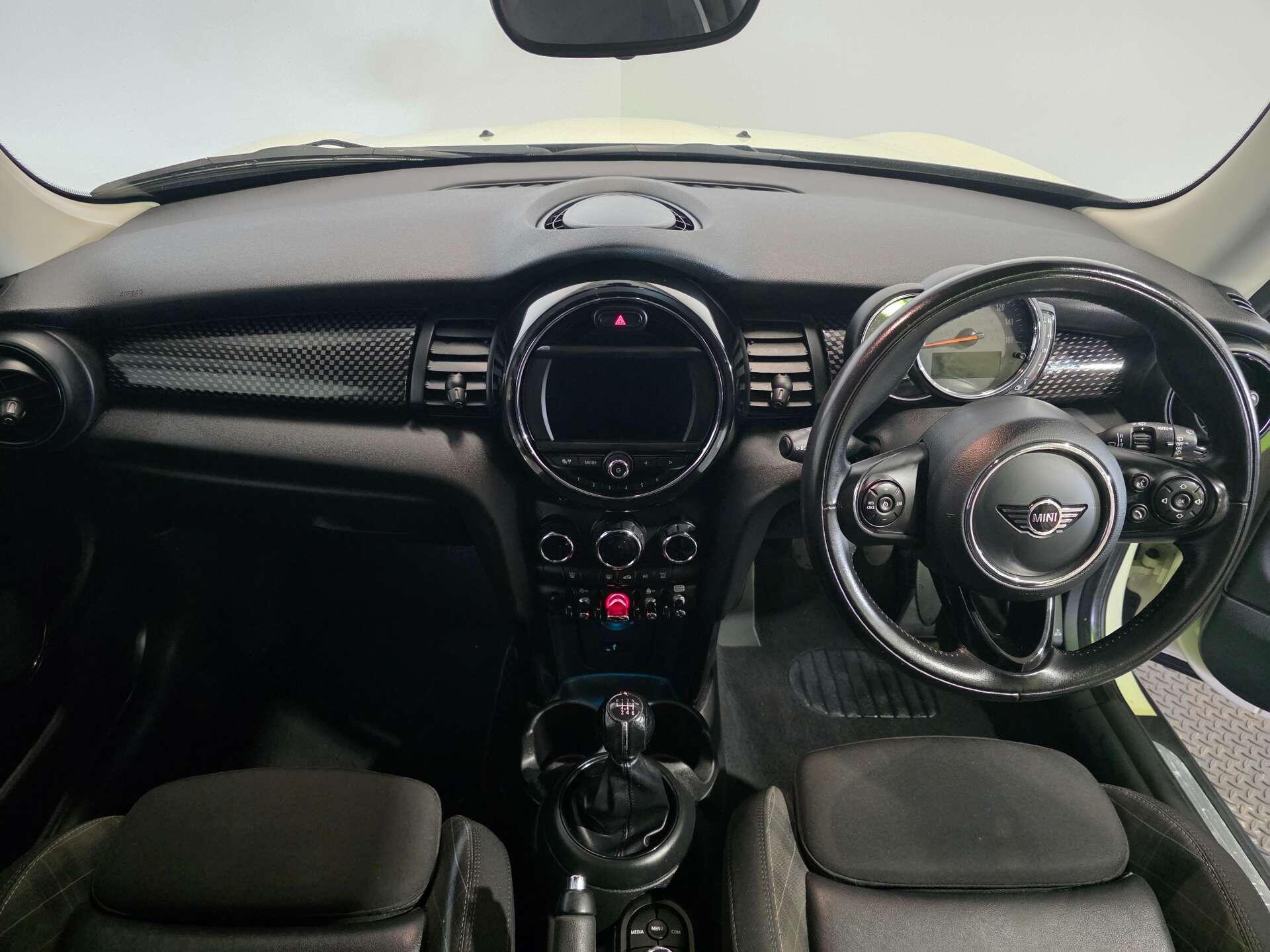 Mini Hatch view 9