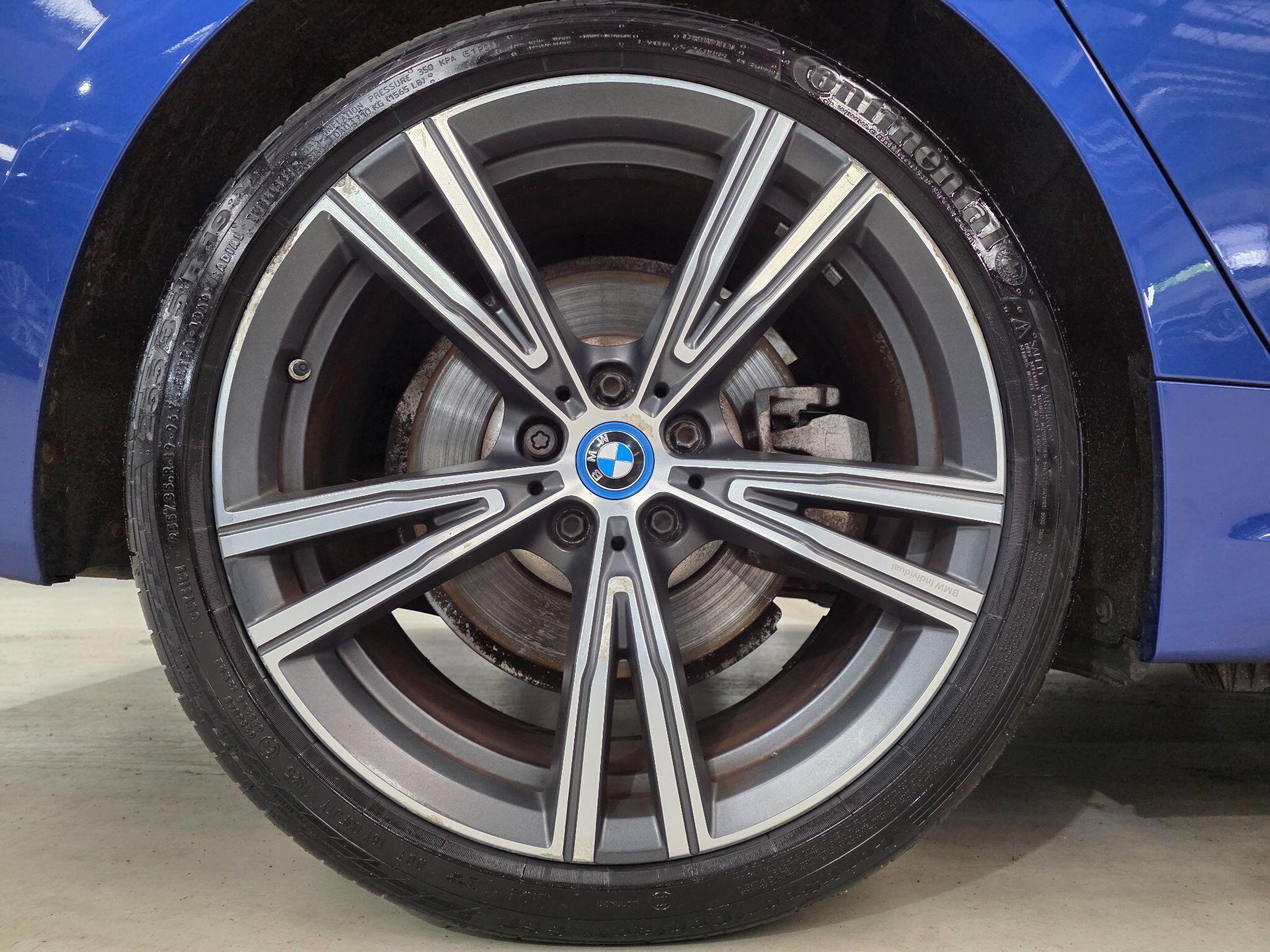BMW 3 Series view 33