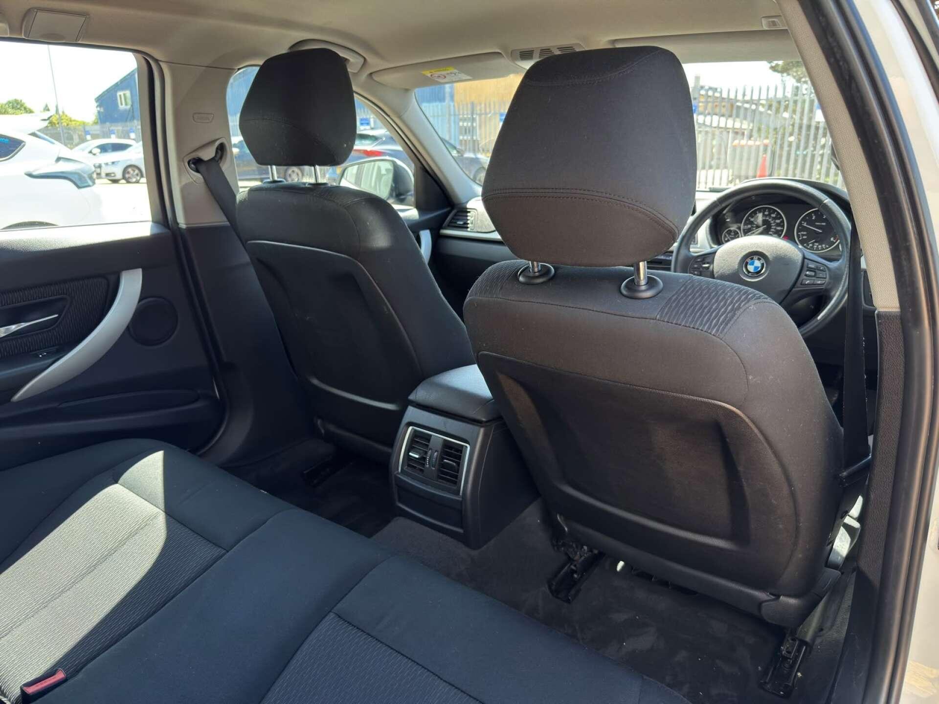 BMW 3 Series view 26