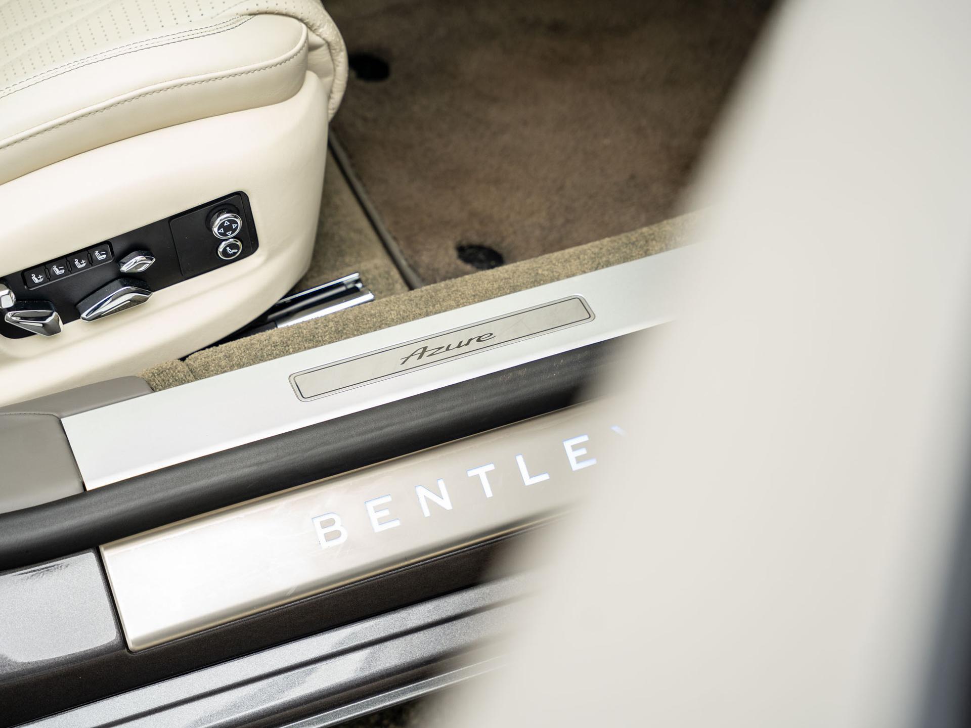 Bentley Flying Spur view 36