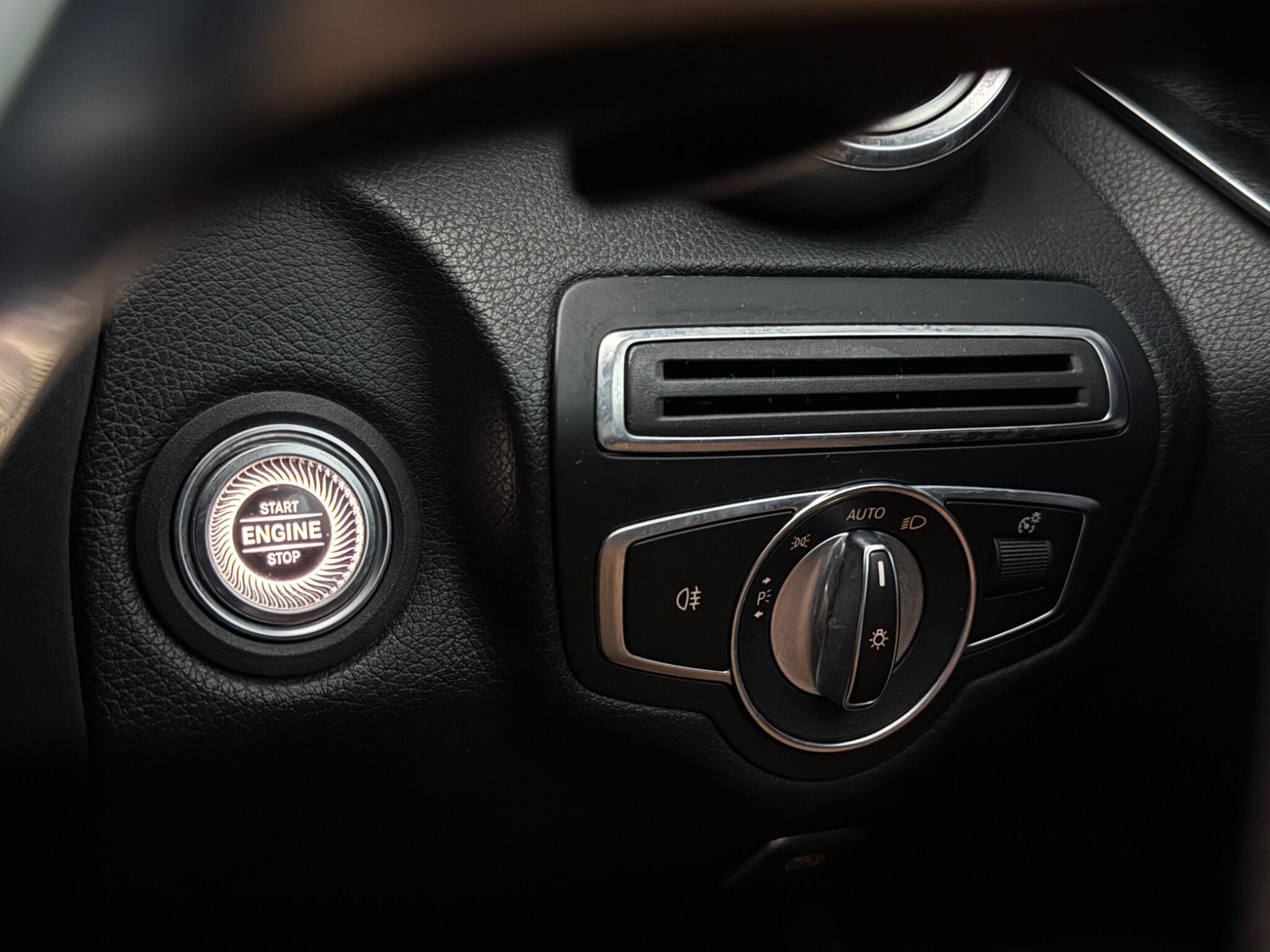 Mercedes-Benz C-Class view 19