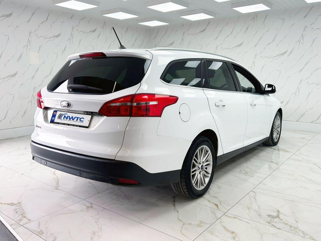 Ford Focus view 11