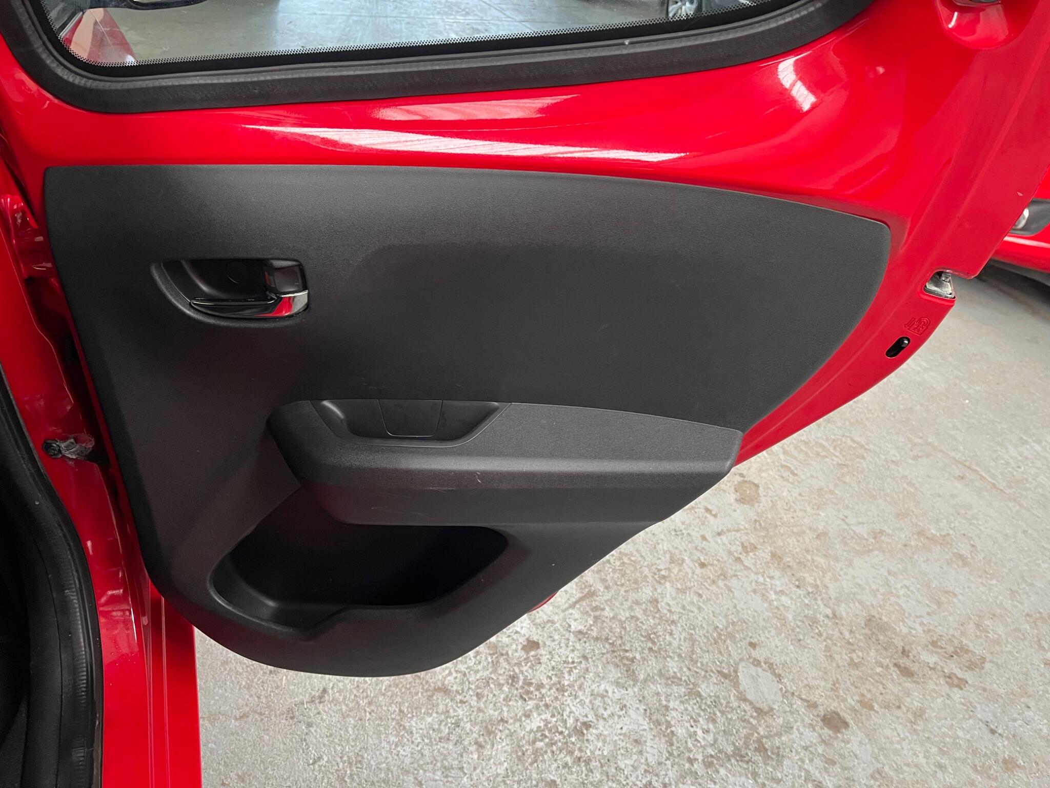 Peugeot 108 view 29