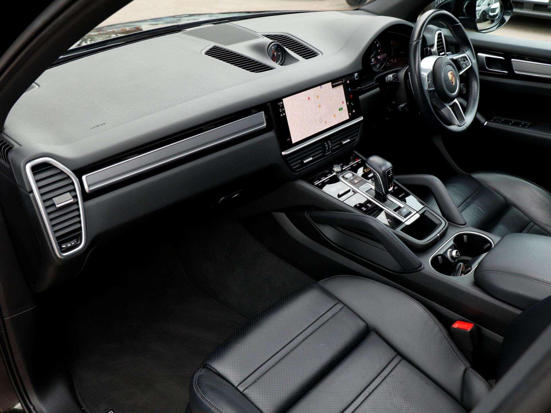 Porsche Cayenne view 9