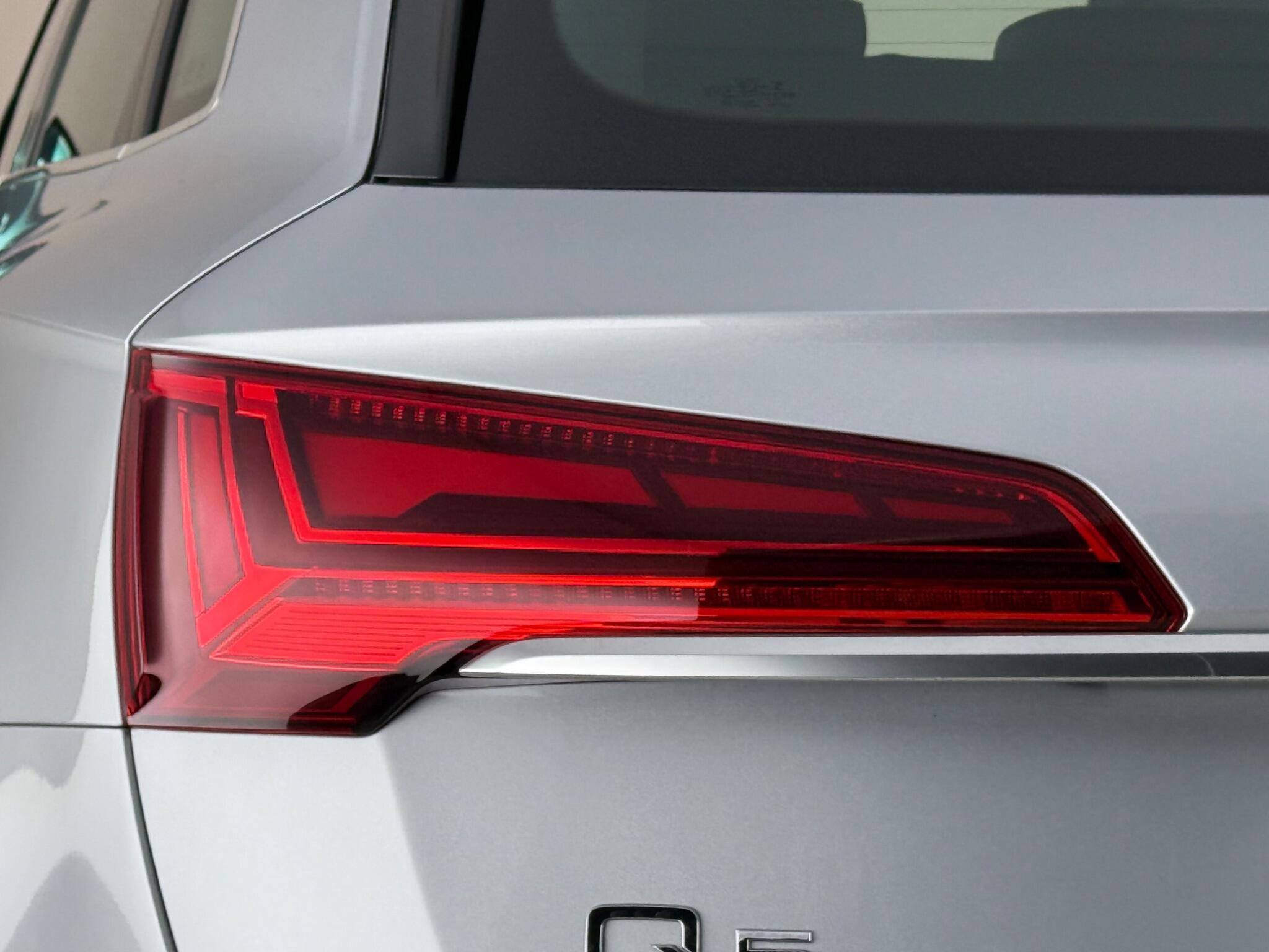 Audi Q5 view 13