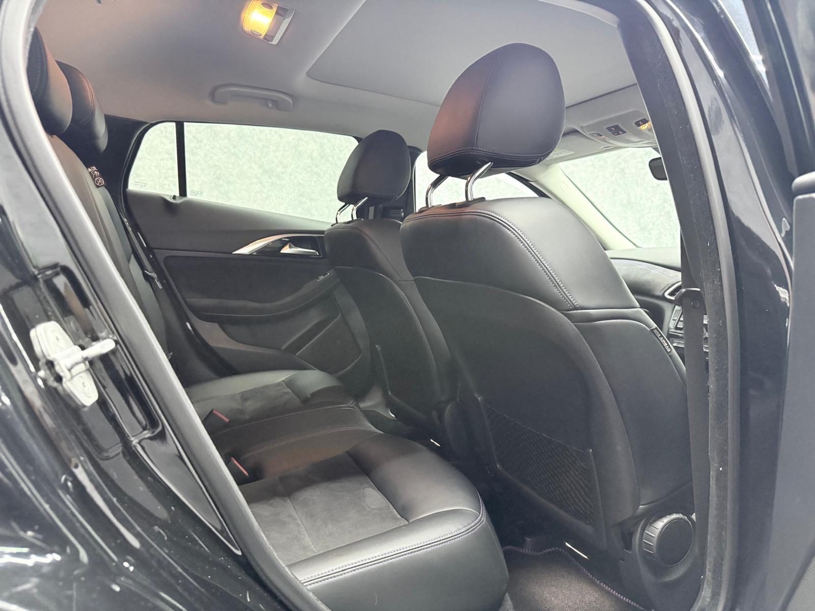 Infiniti Q30 view 9