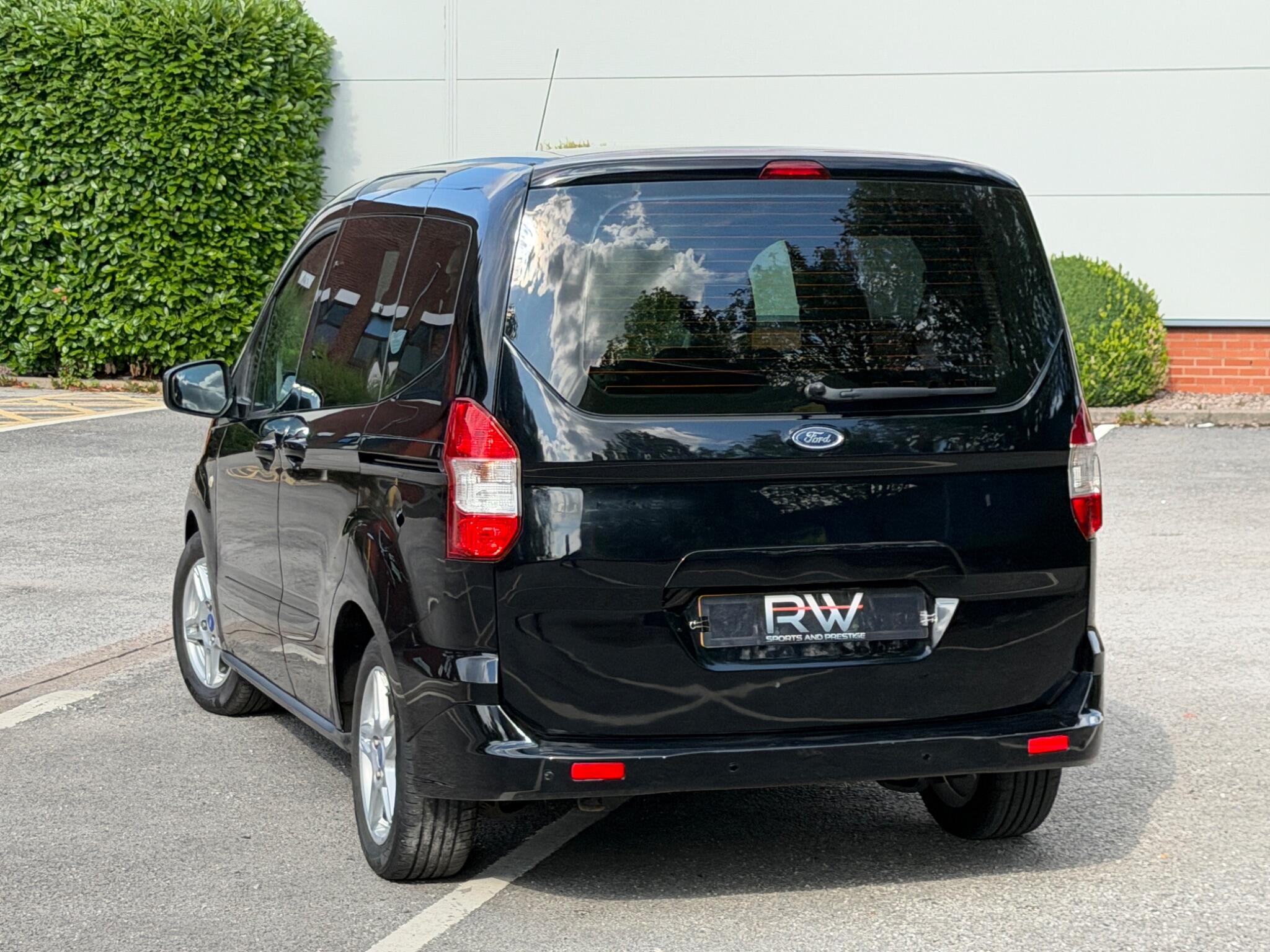 Ford Tourneo Courier view 33
