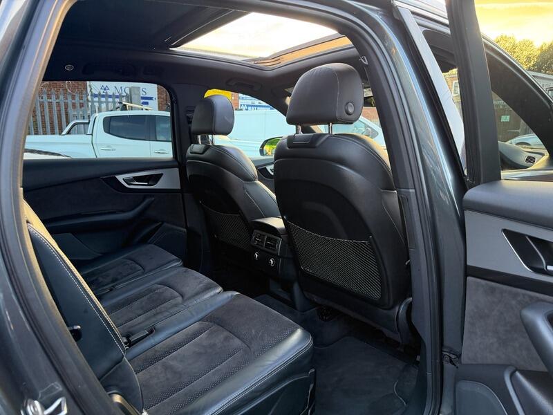 Audi Q7 view 52