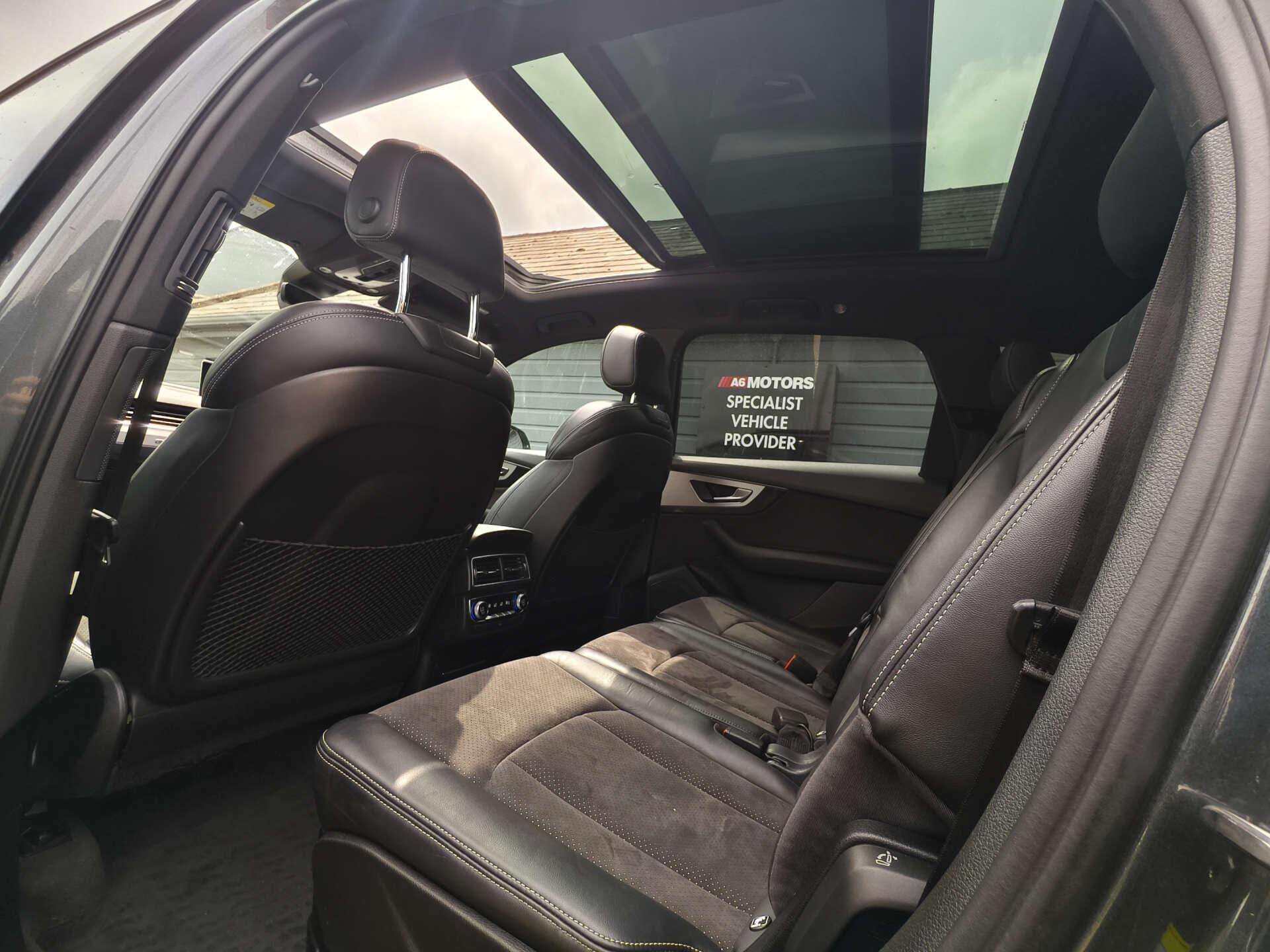 Audi Q7 view 22