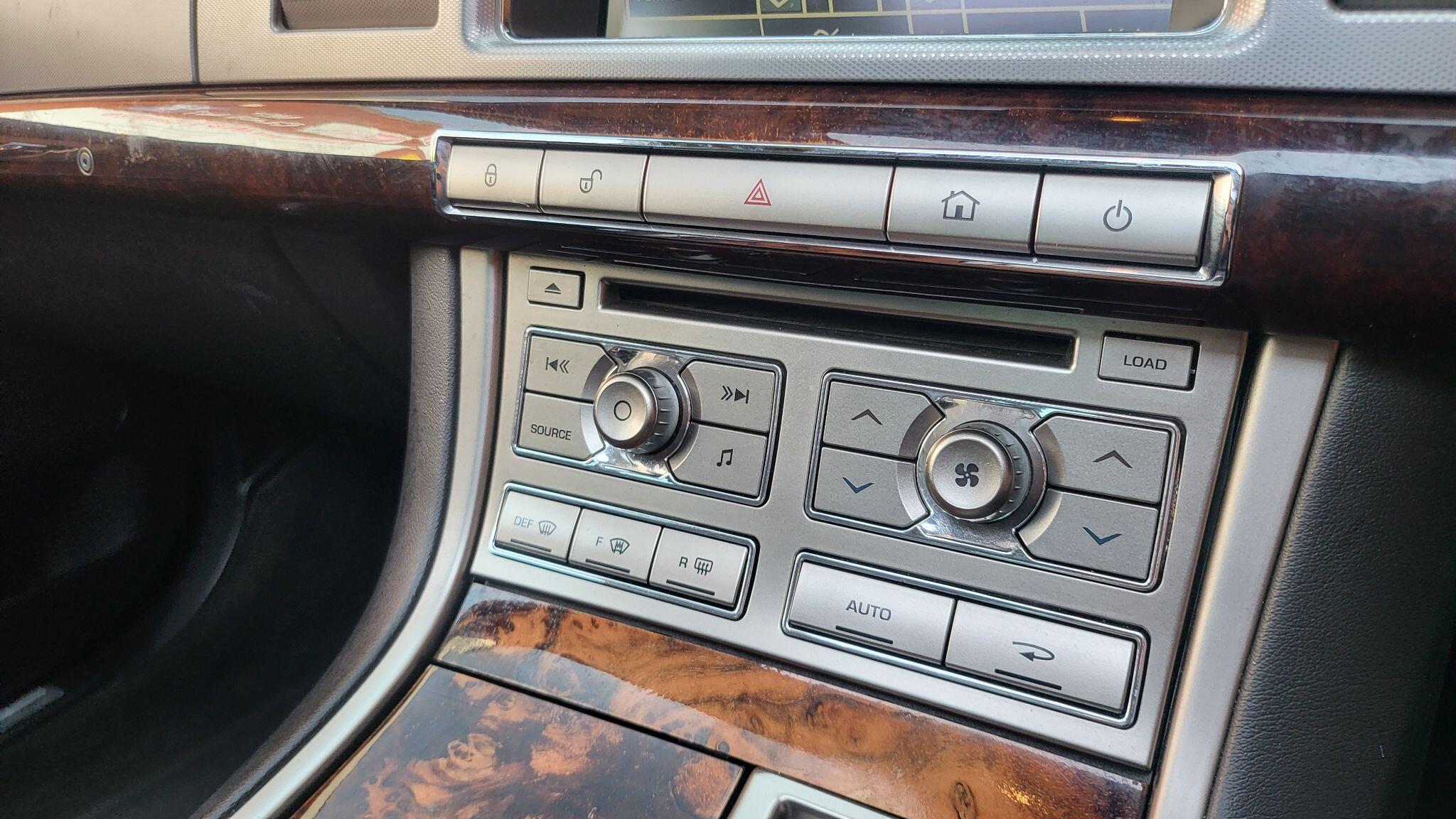 Jaguar XF view 21