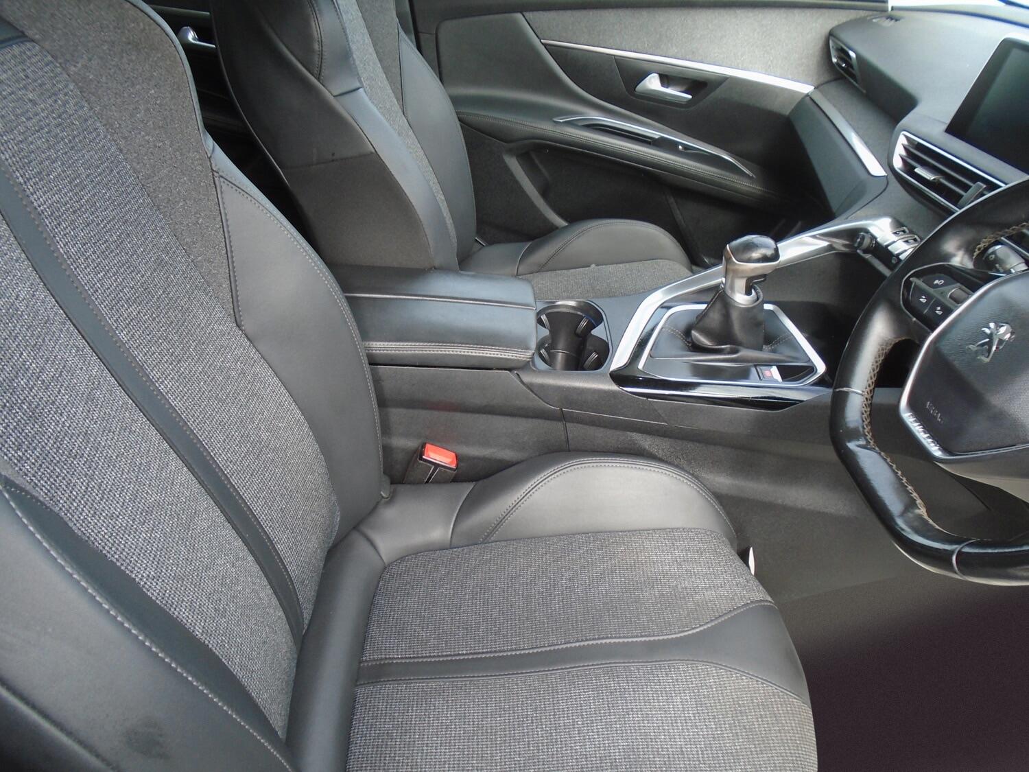 Peugeot 5008 view 11