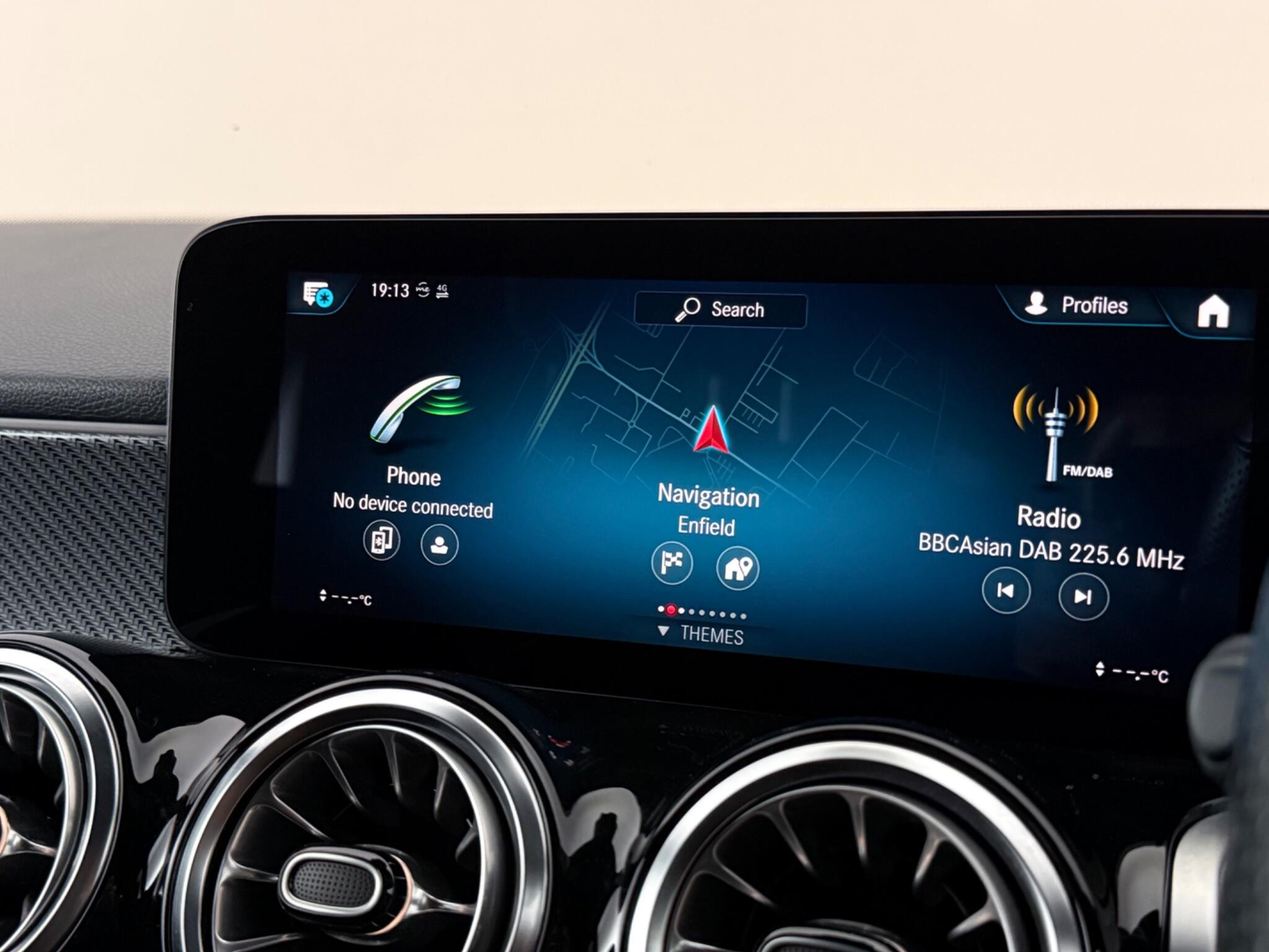 Mercedes-Benz GLB view 25