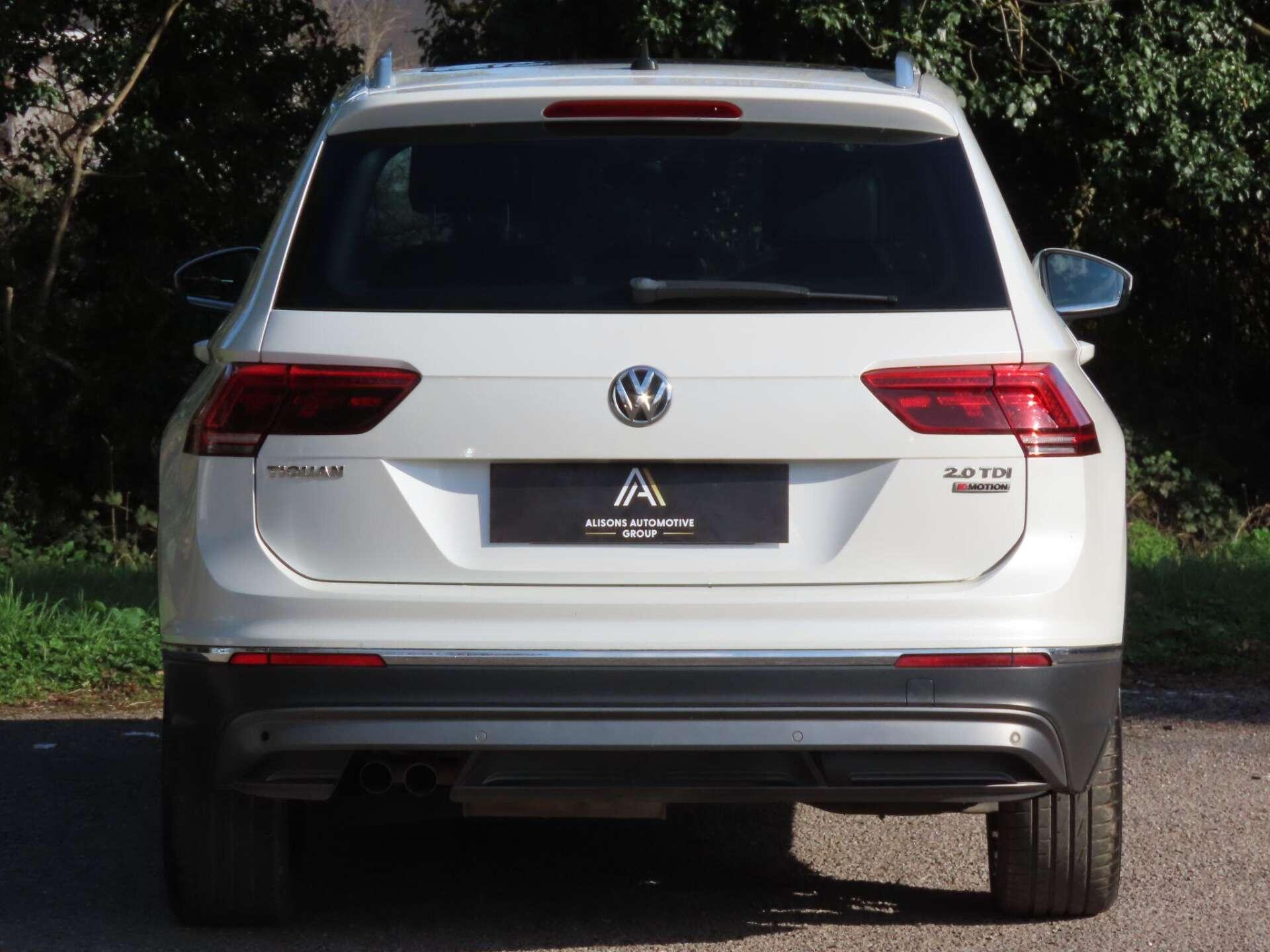 Volkswagen Tiguan view 5
