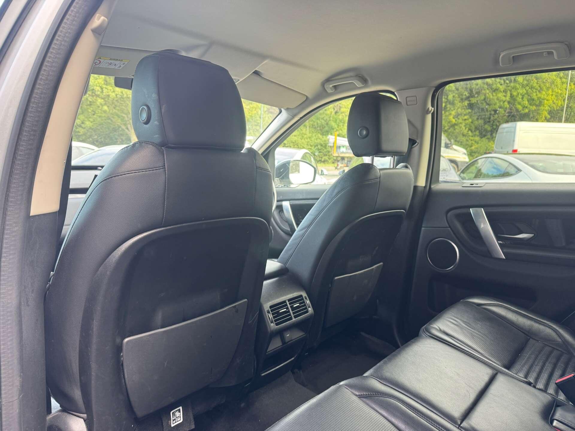 Land Rover Discovery Sport view 15