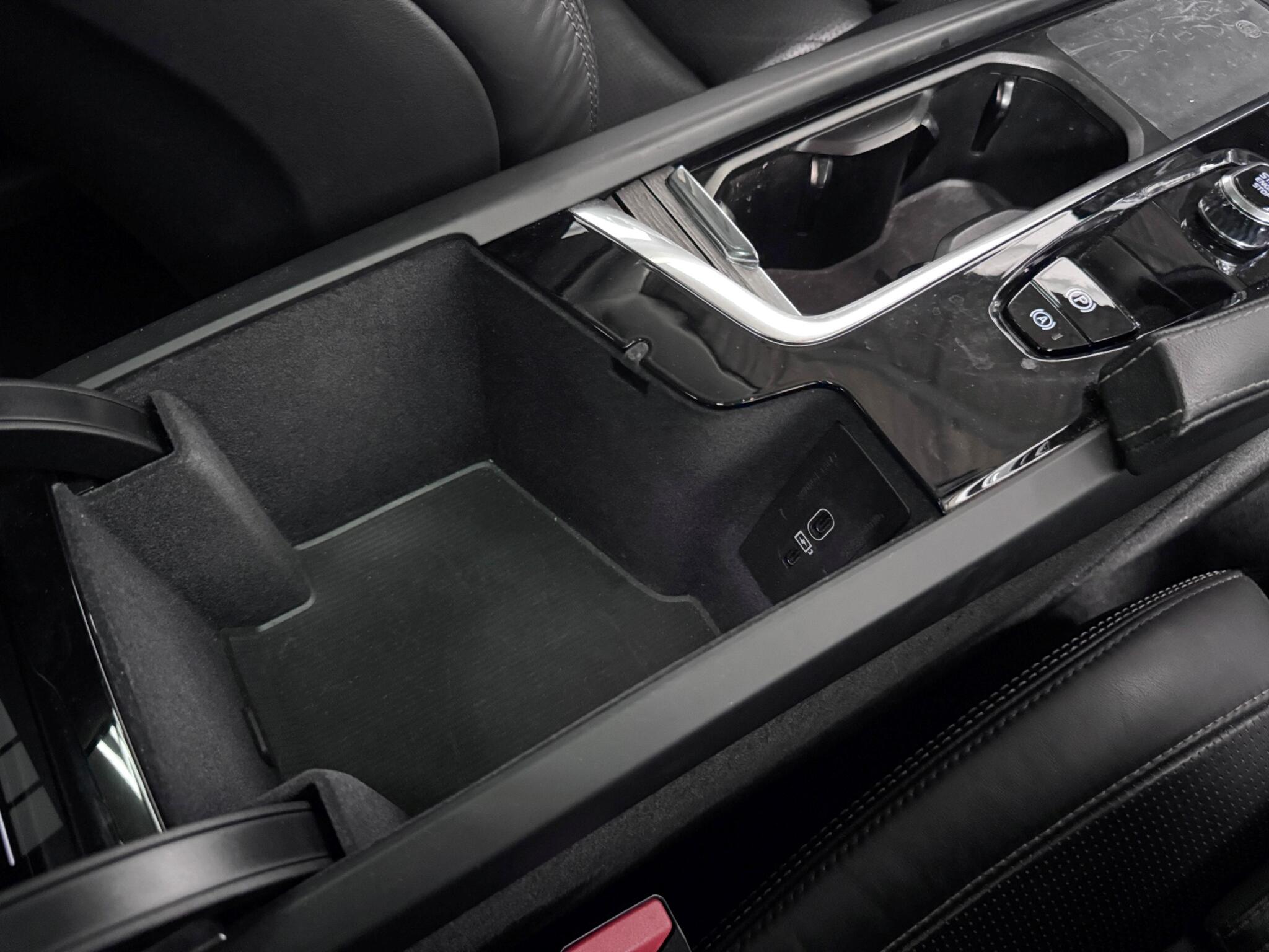 Volvo XC90 view 40