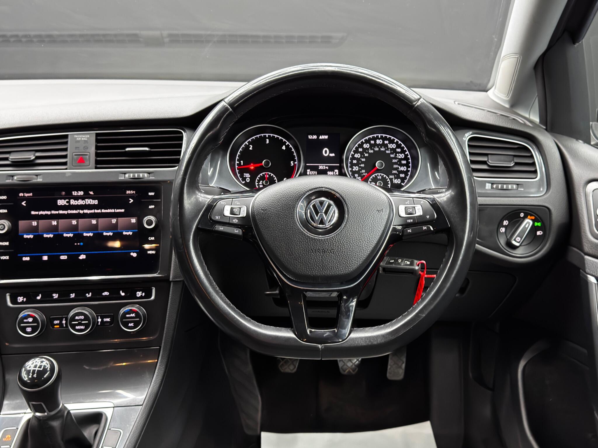 Volkswagen Golf view 17