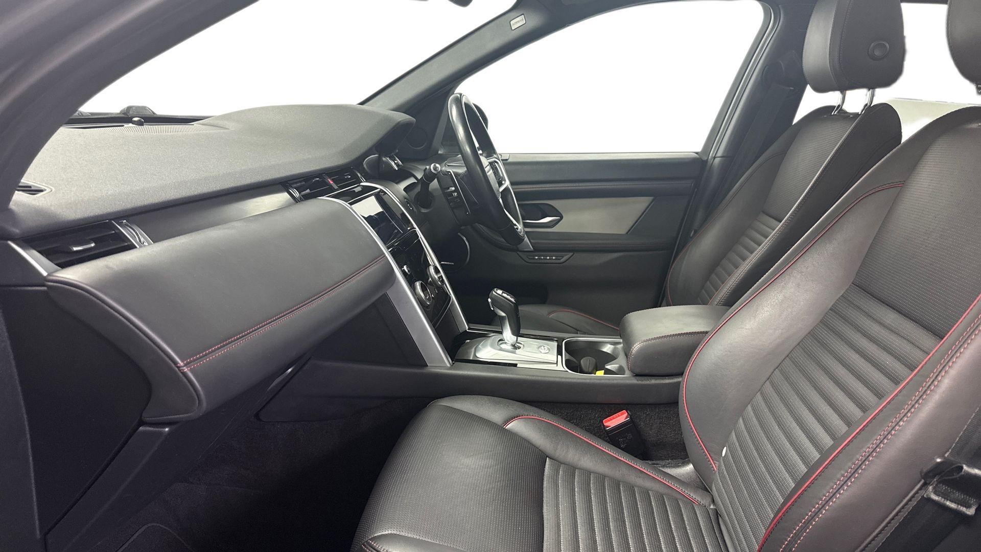 Land Rover Discovery Sport view 3