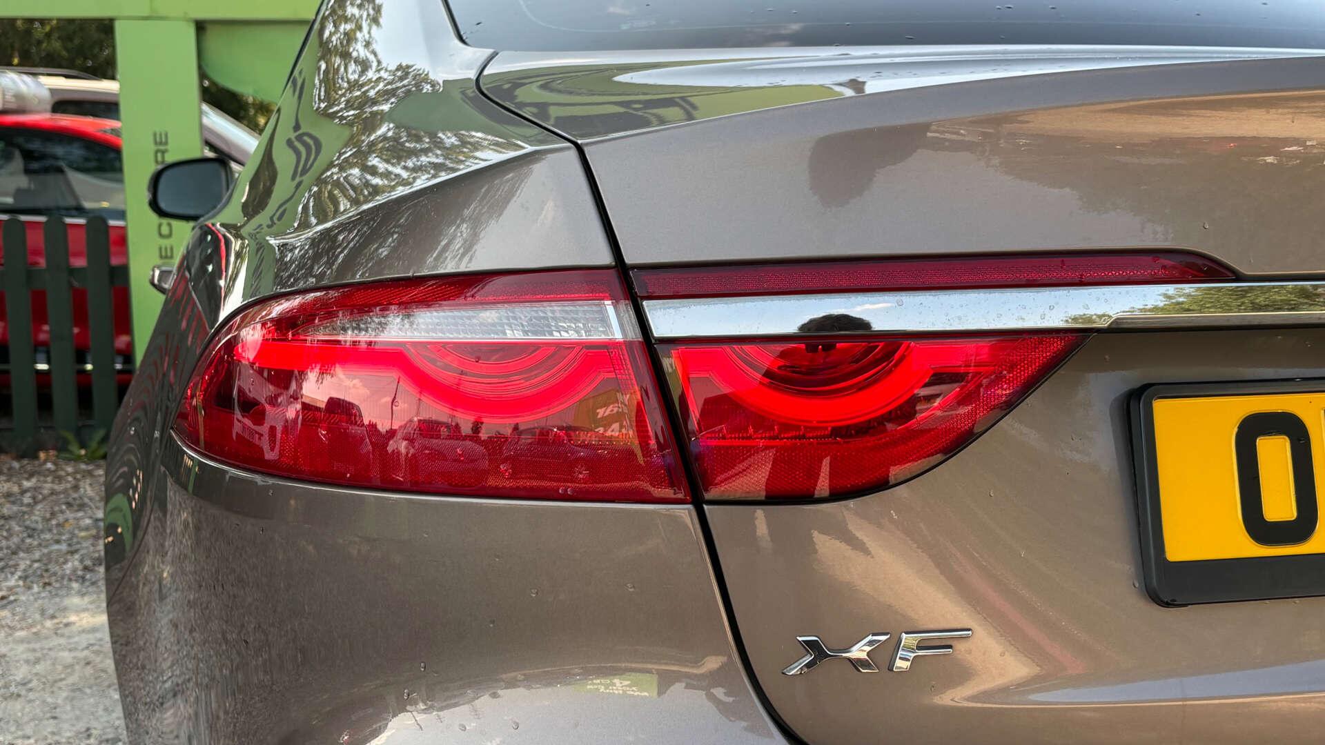 Jaguar XF view 43