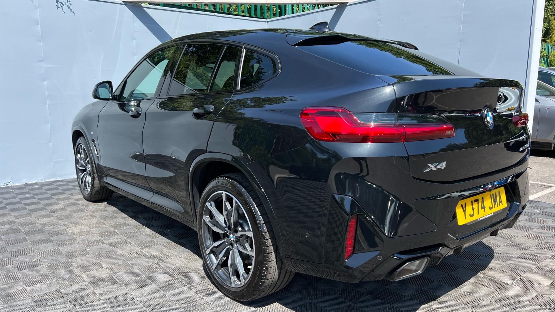 BMW X4 view 28