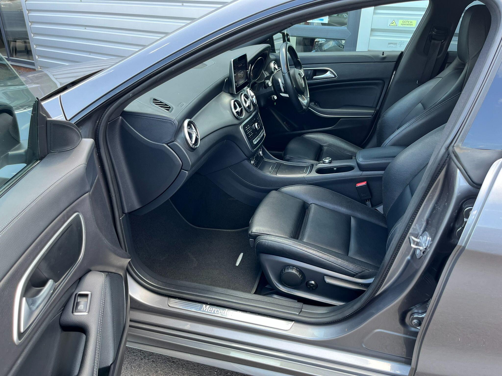 Mercedes-Benz Cla view 12