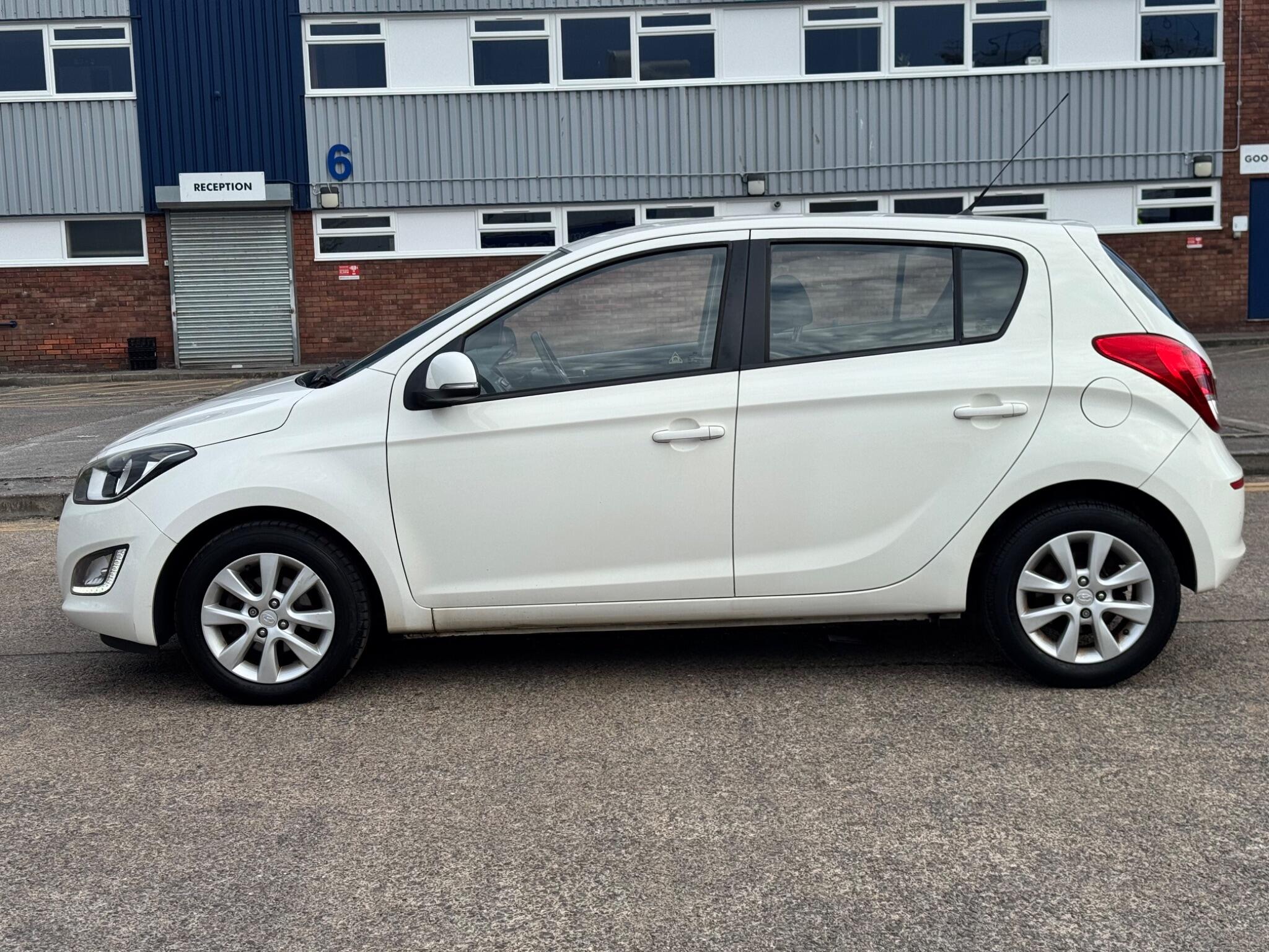 Hyundai i20 view 13