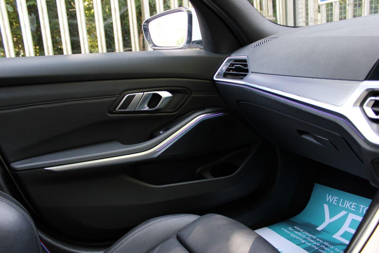 BMW 3 Series view 27