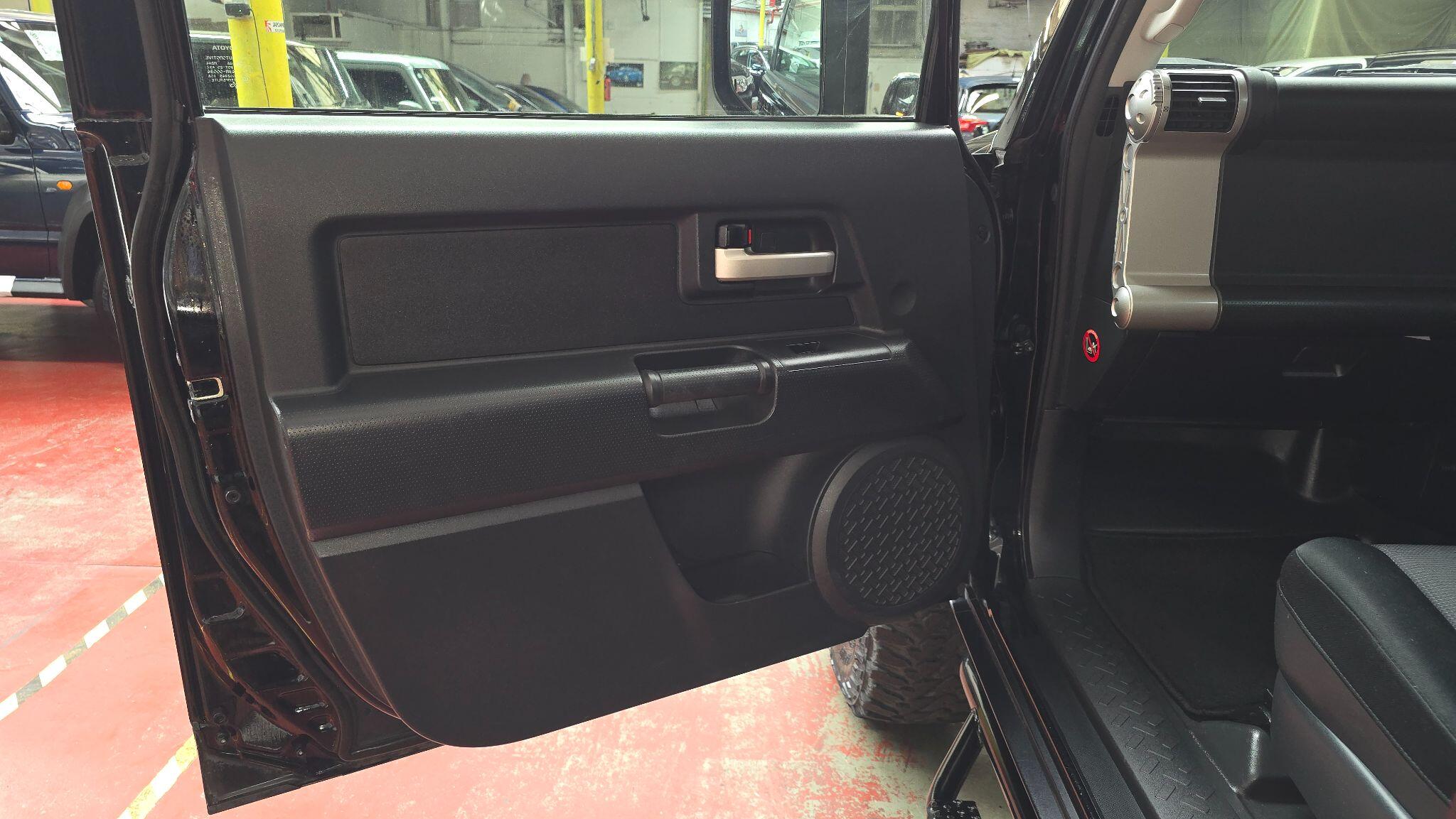 Toyota FJ Cruiser view 28