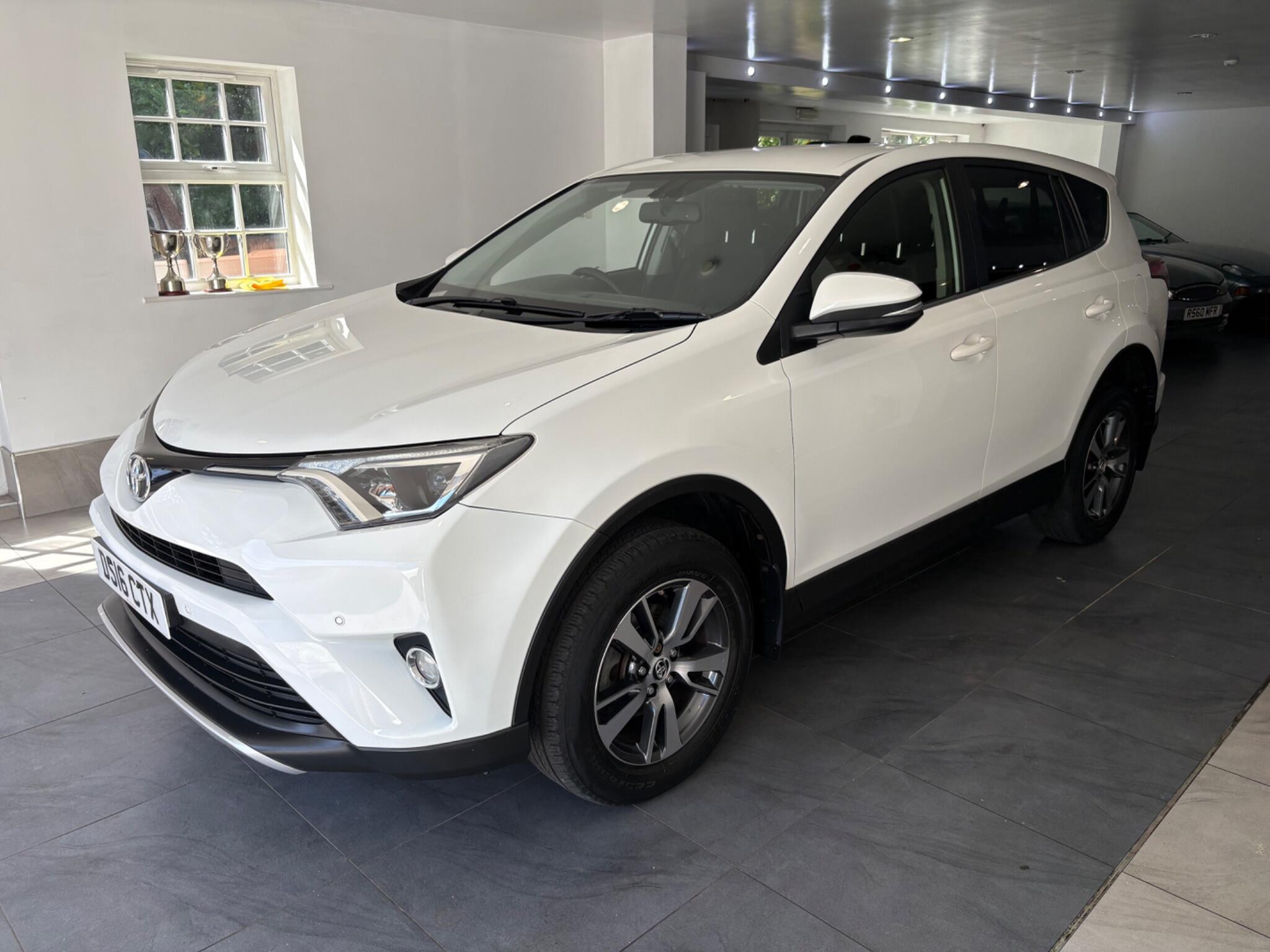 Toyota RAV4 view 3