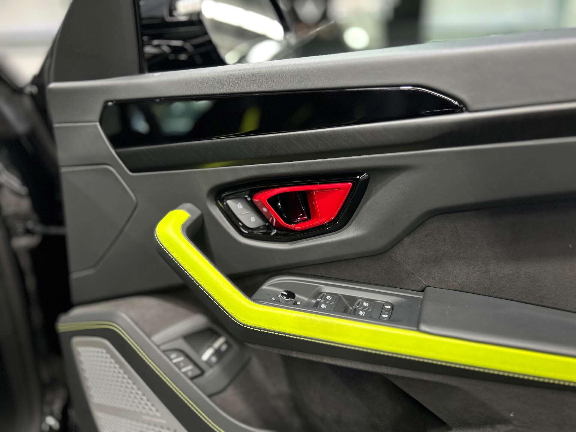 Lamborghini Urus view 38