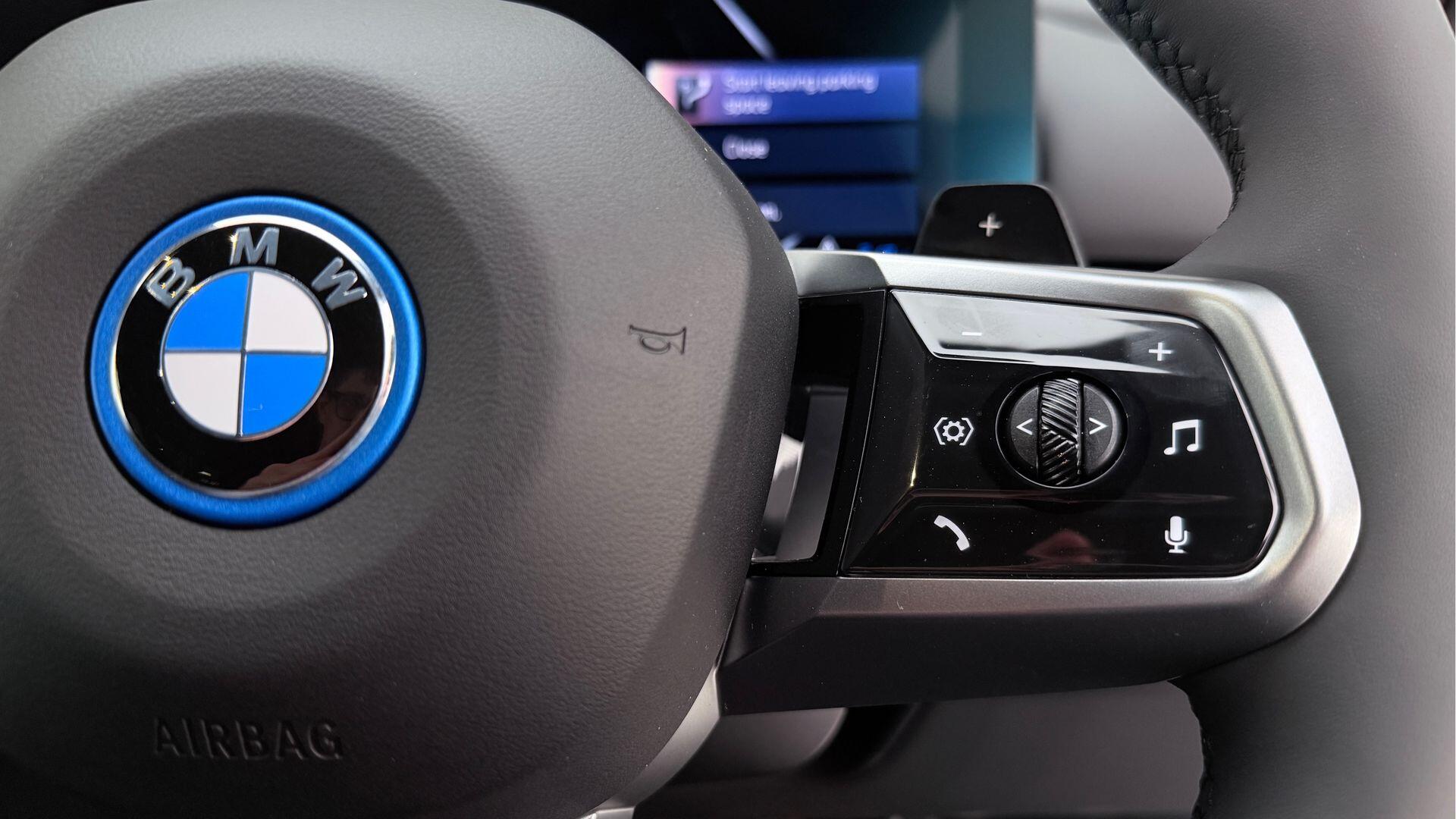 BMW 5 Series view 18