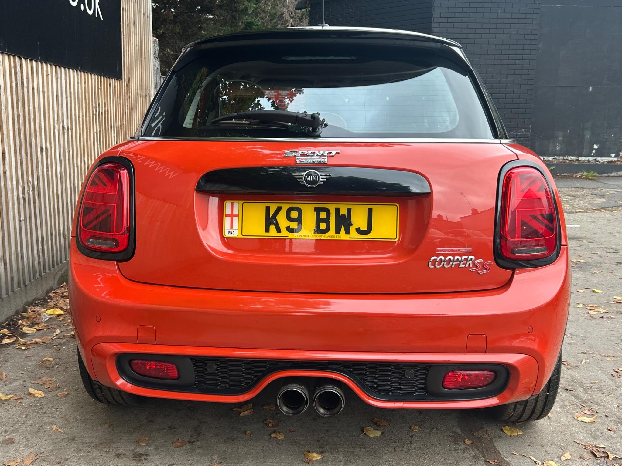 Mini Hatch view 16