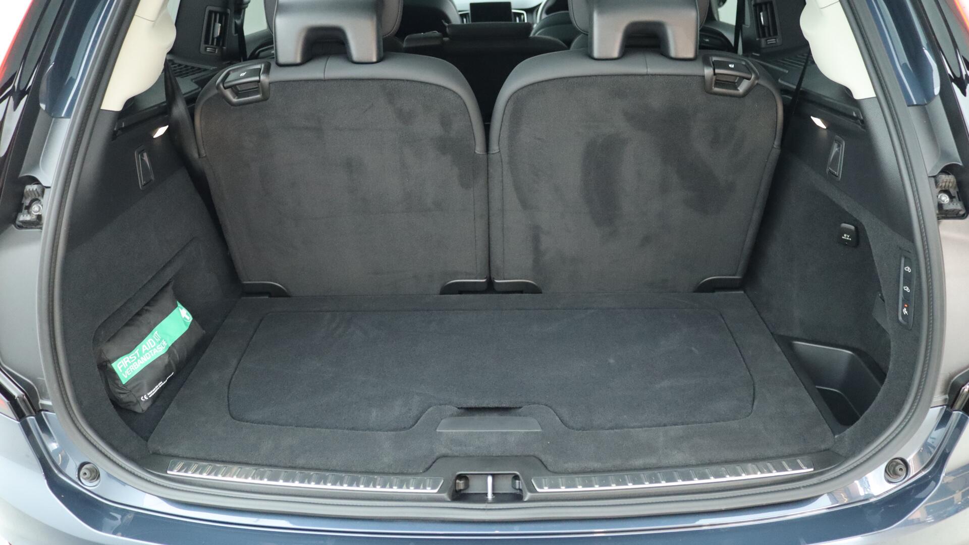 Volvo XC90 view 49