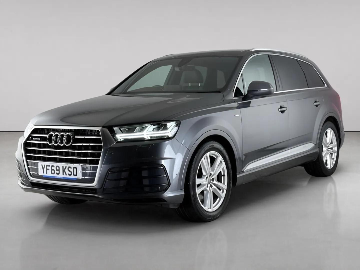 Audi Q7 view 2