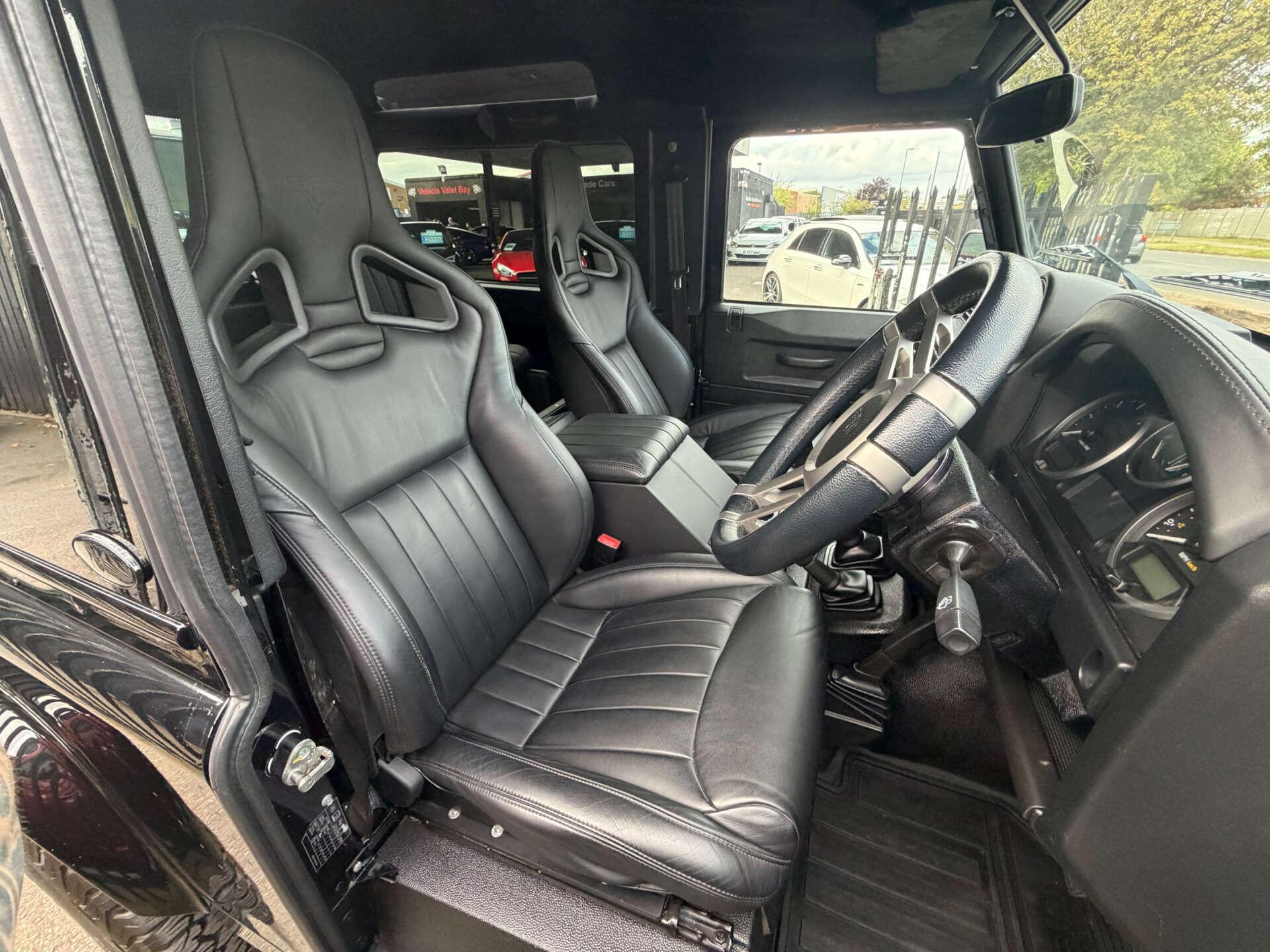 Land Rover Defender view 45