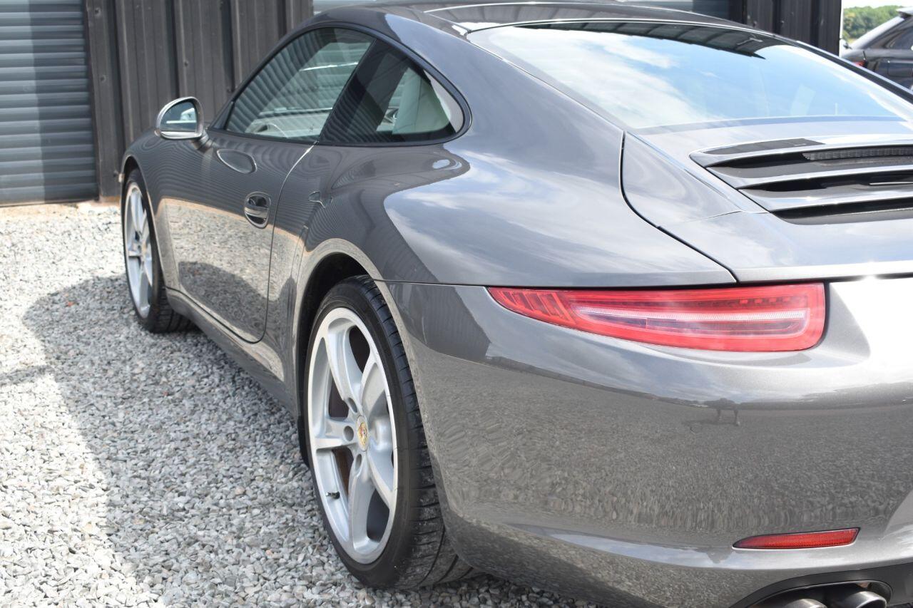Porsche 911 view 23