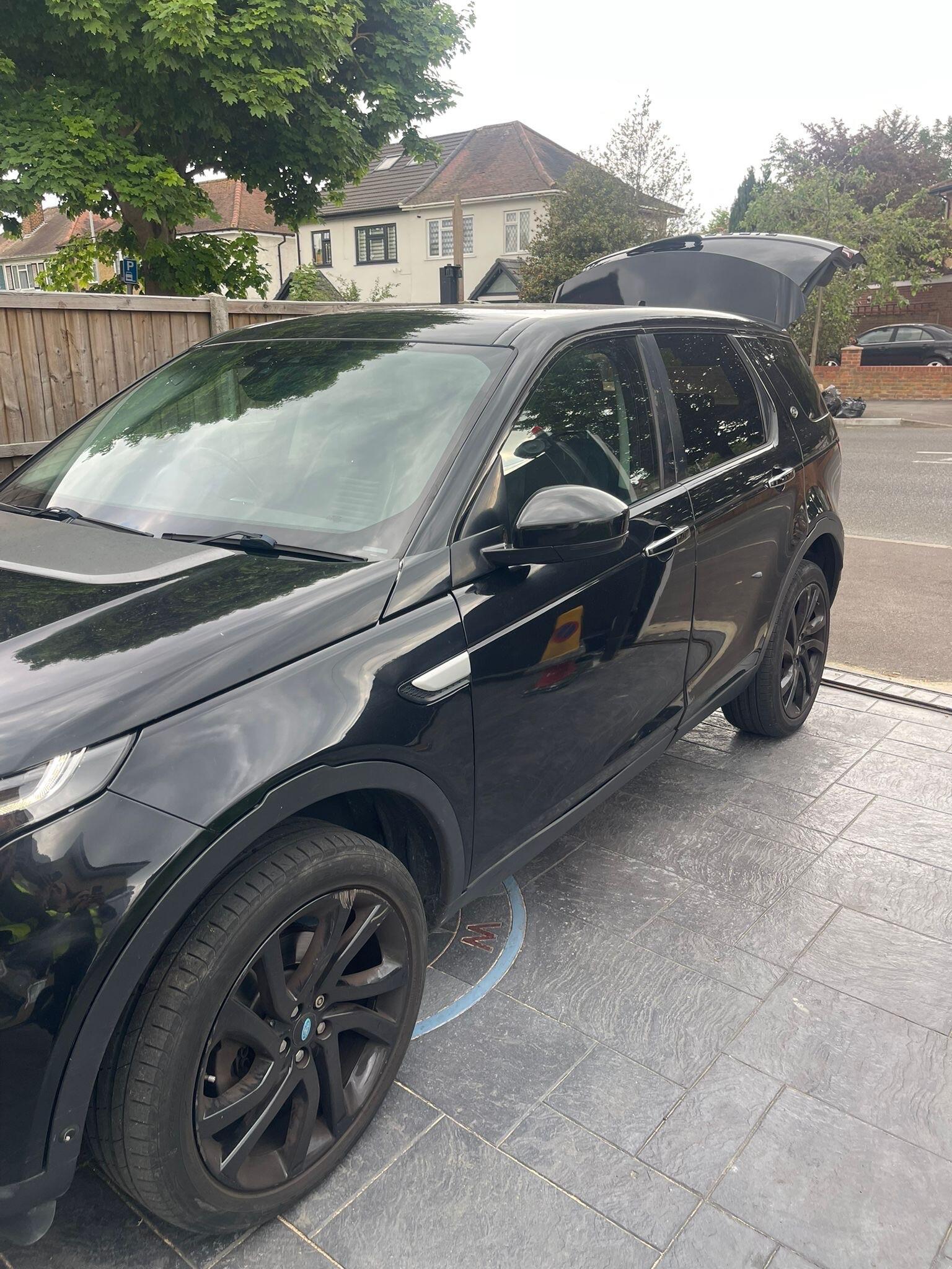 Land Rover Discovery Sport view 2