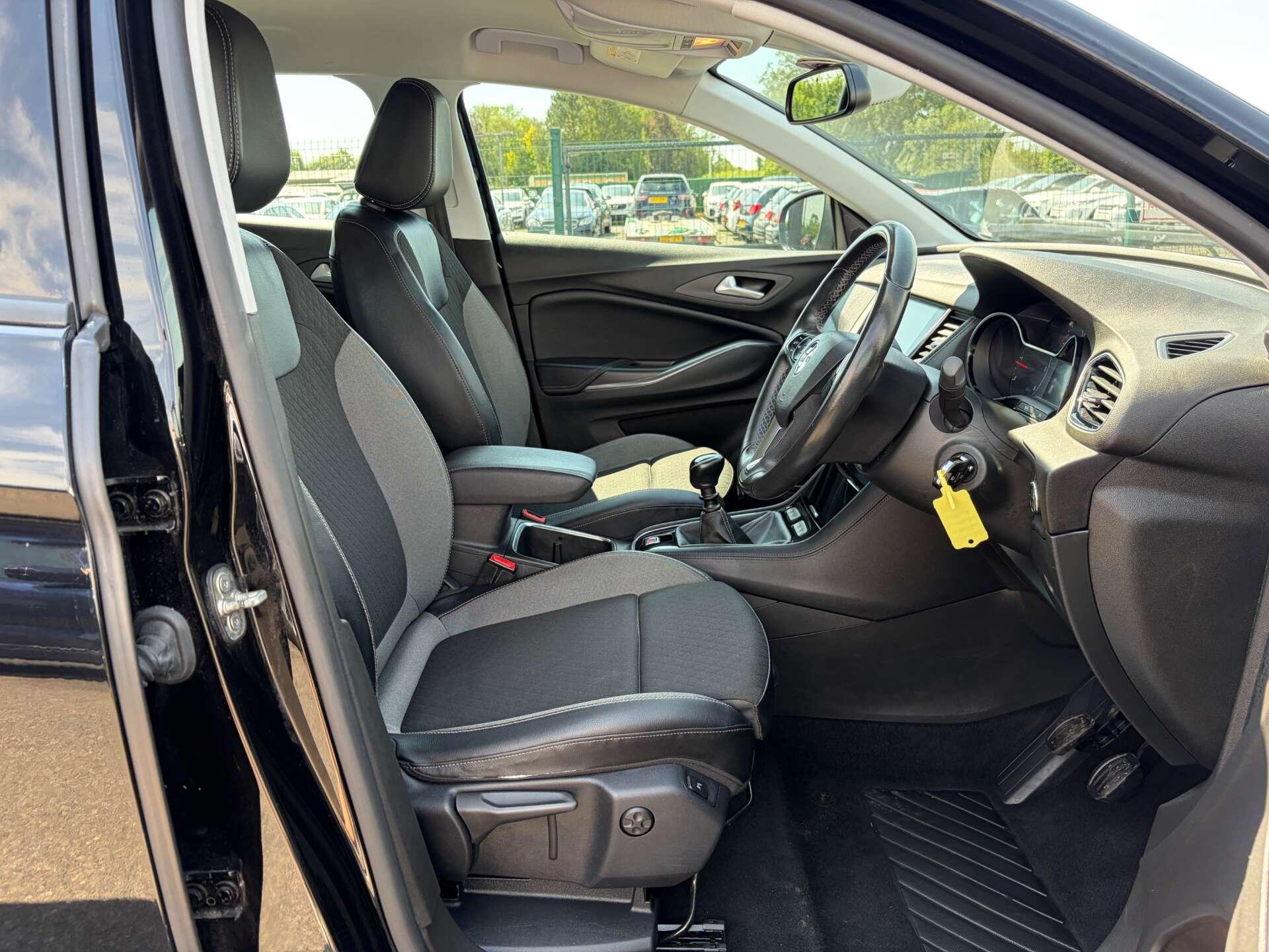Vauxhall Grandland X view 35
