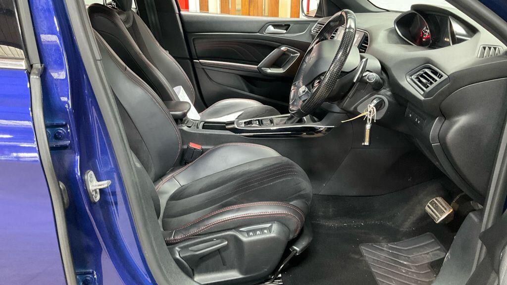 Peugeot 308 view 2